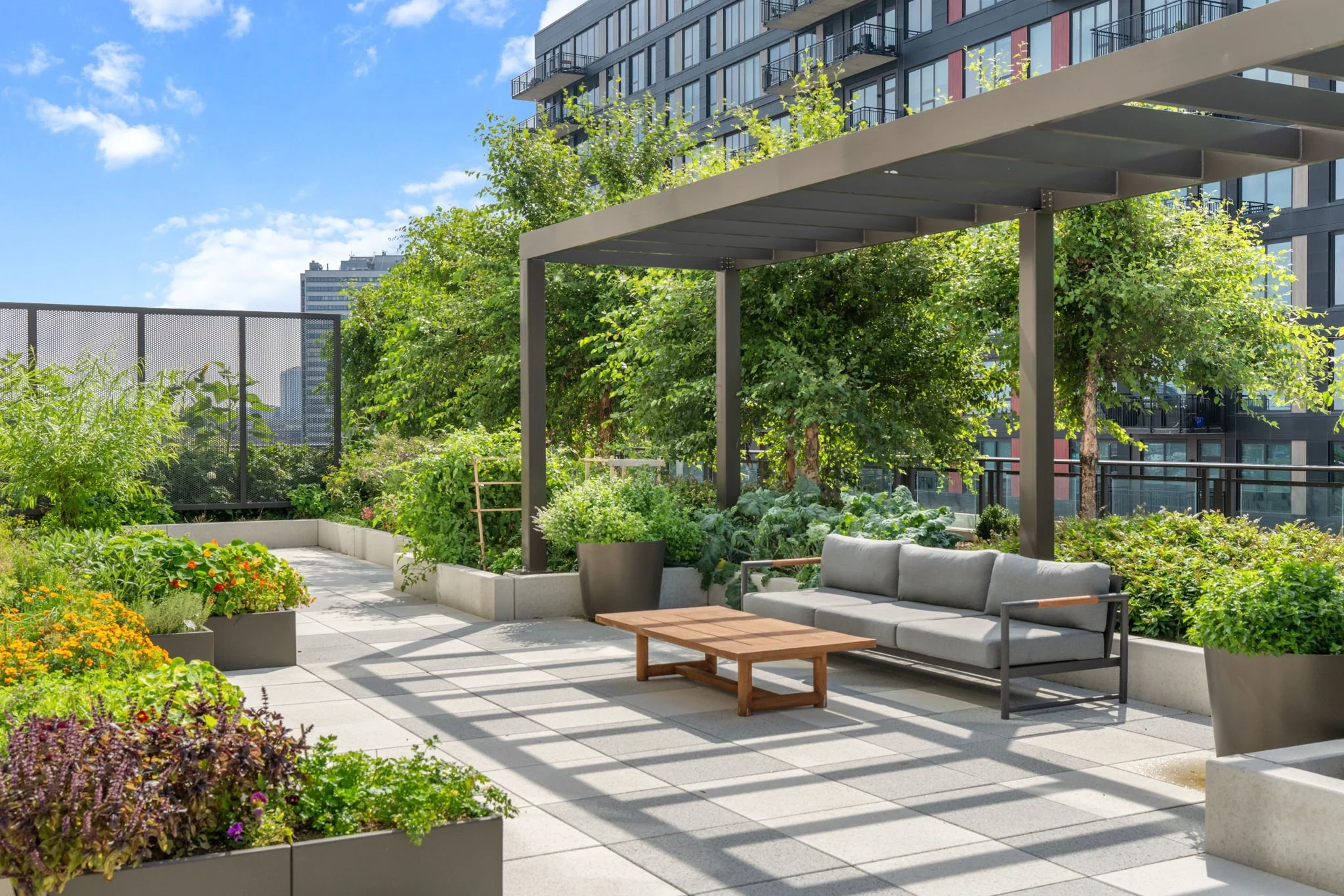 126-web-or-mls-1111-w-river-pkwy-25a.jpg