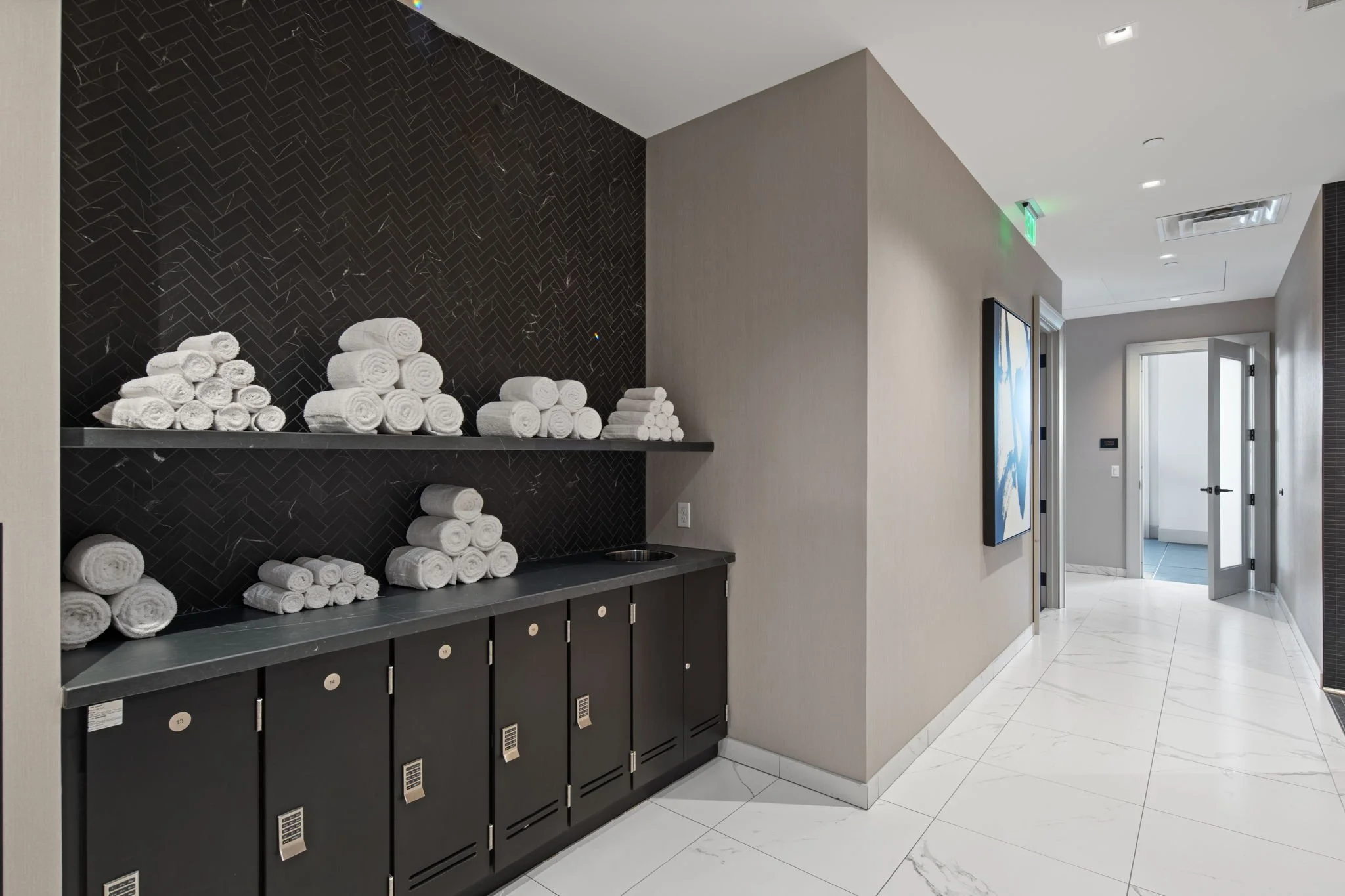 129-web-or-mls-1111-w-river-pkwy-25a.jpg