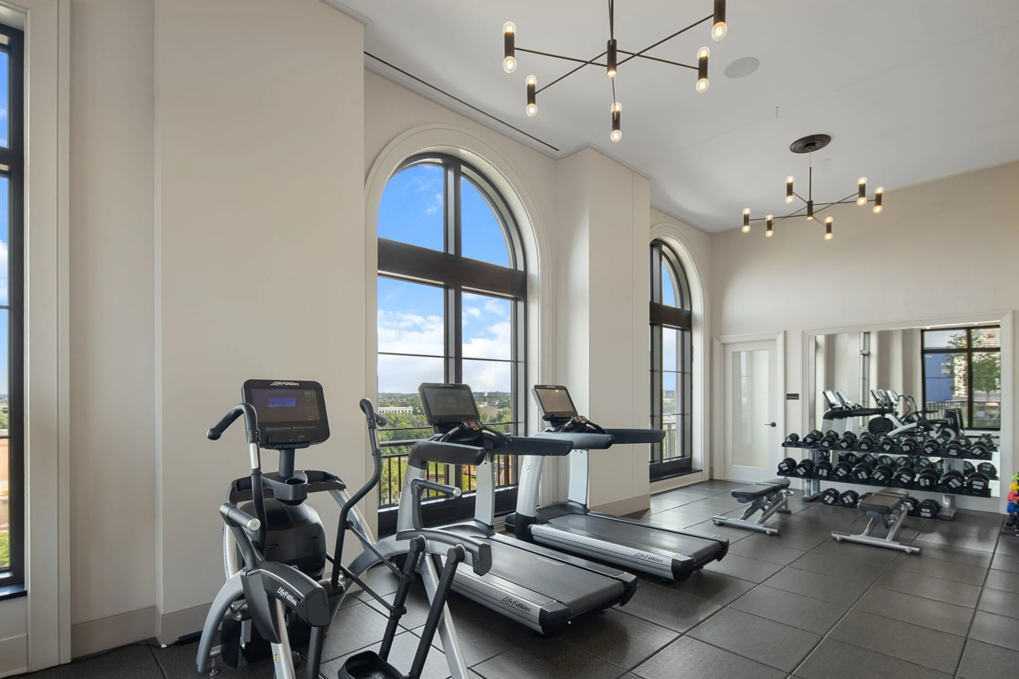 133-web-or-mls-1111-w-river-pkwy-25a.jpg