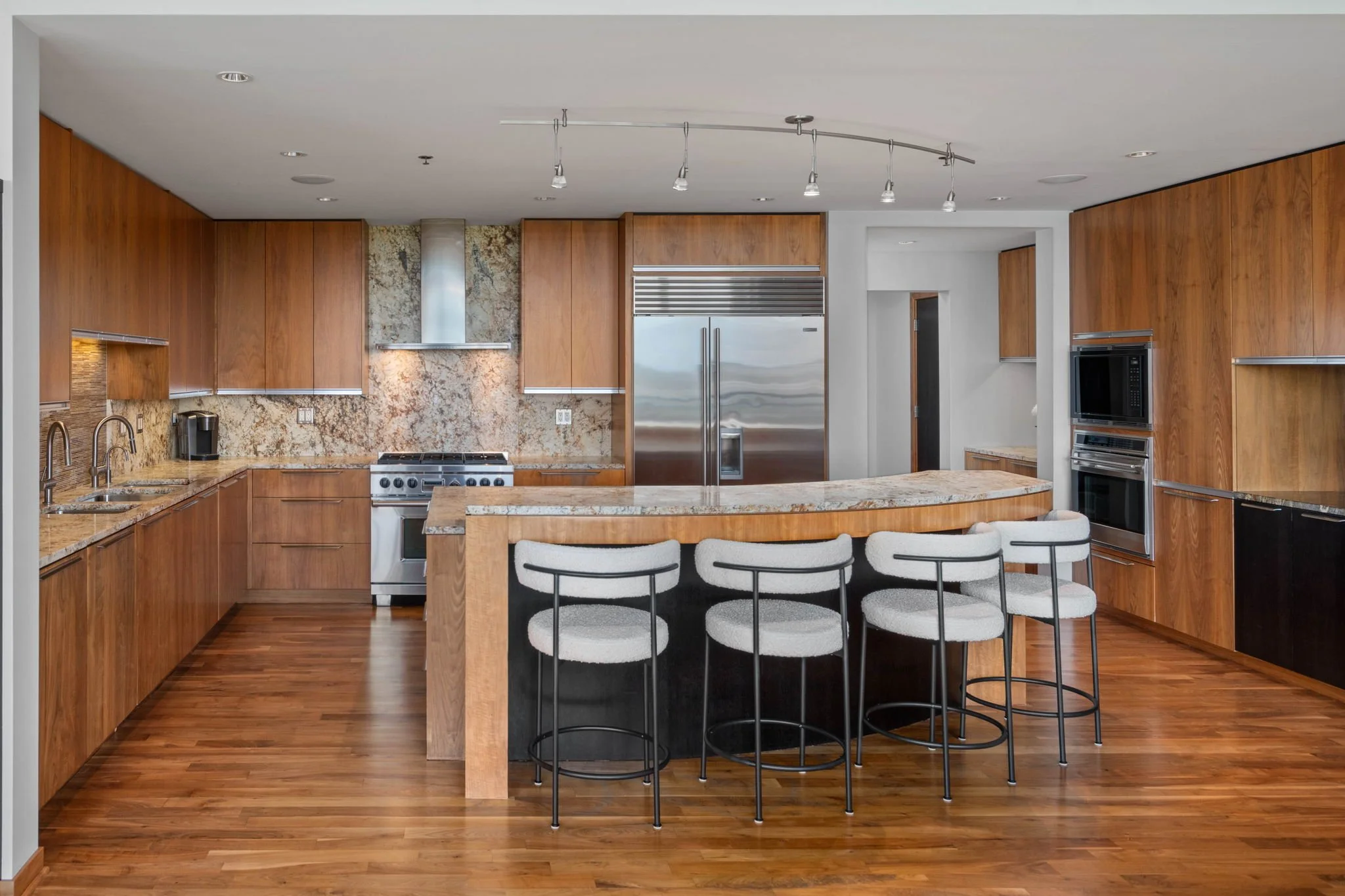 3-web-or-mls-215-10th-ave-s-910.jpg