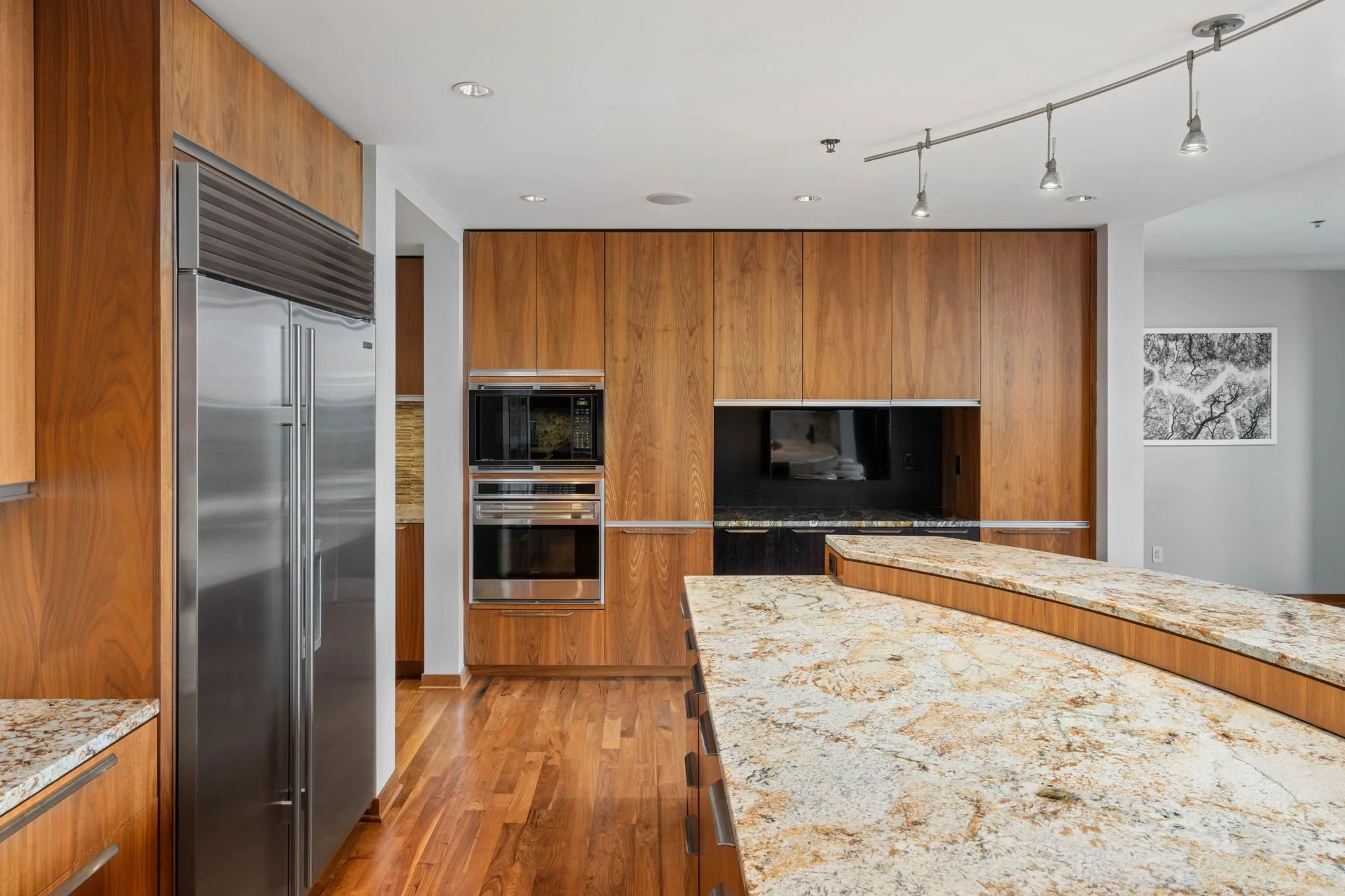 4-web-or-mls-215-10th-ave-s-910.jpg