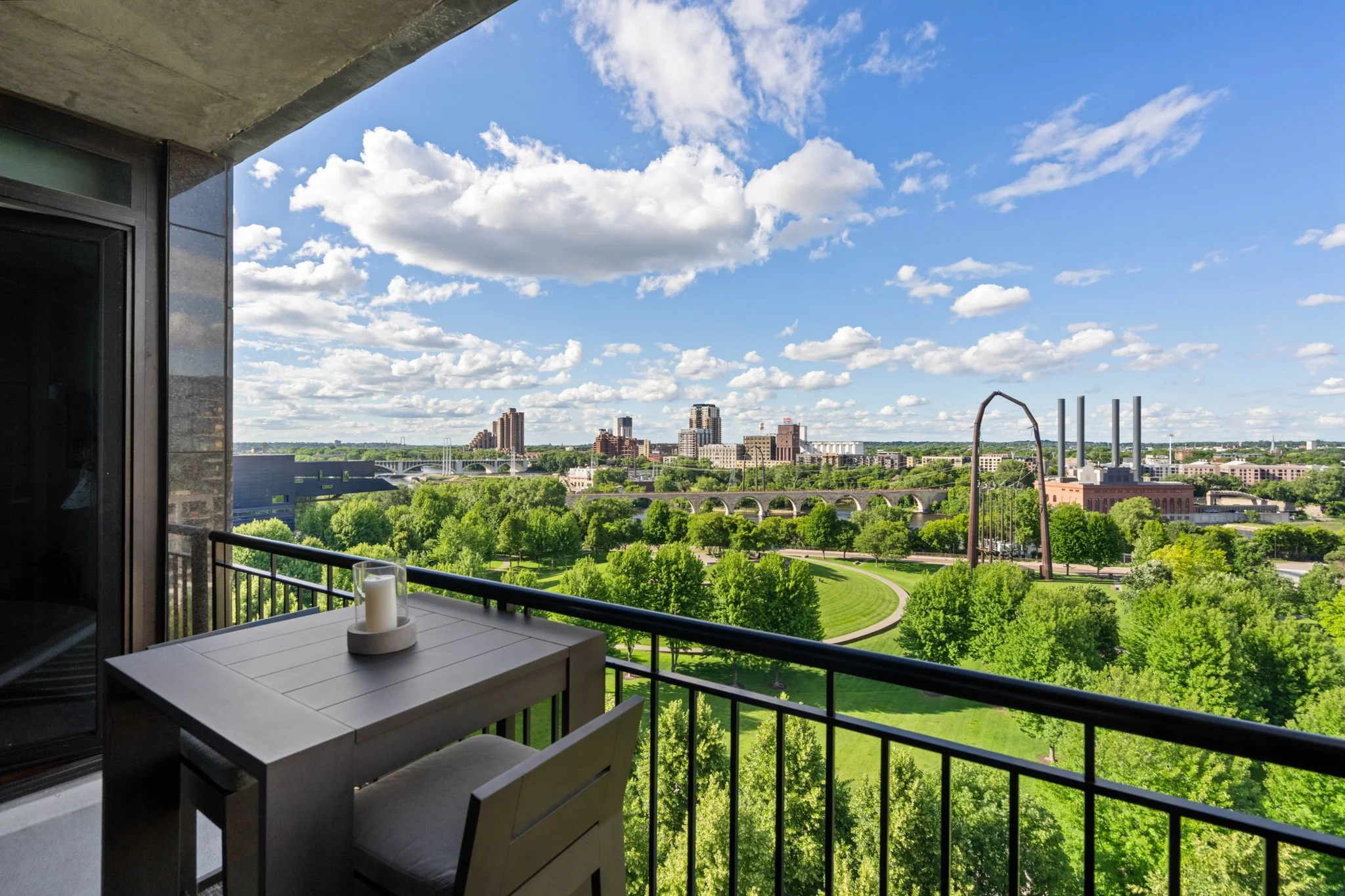 8-web-or-mls-215-10th-ave-s-910.jpg