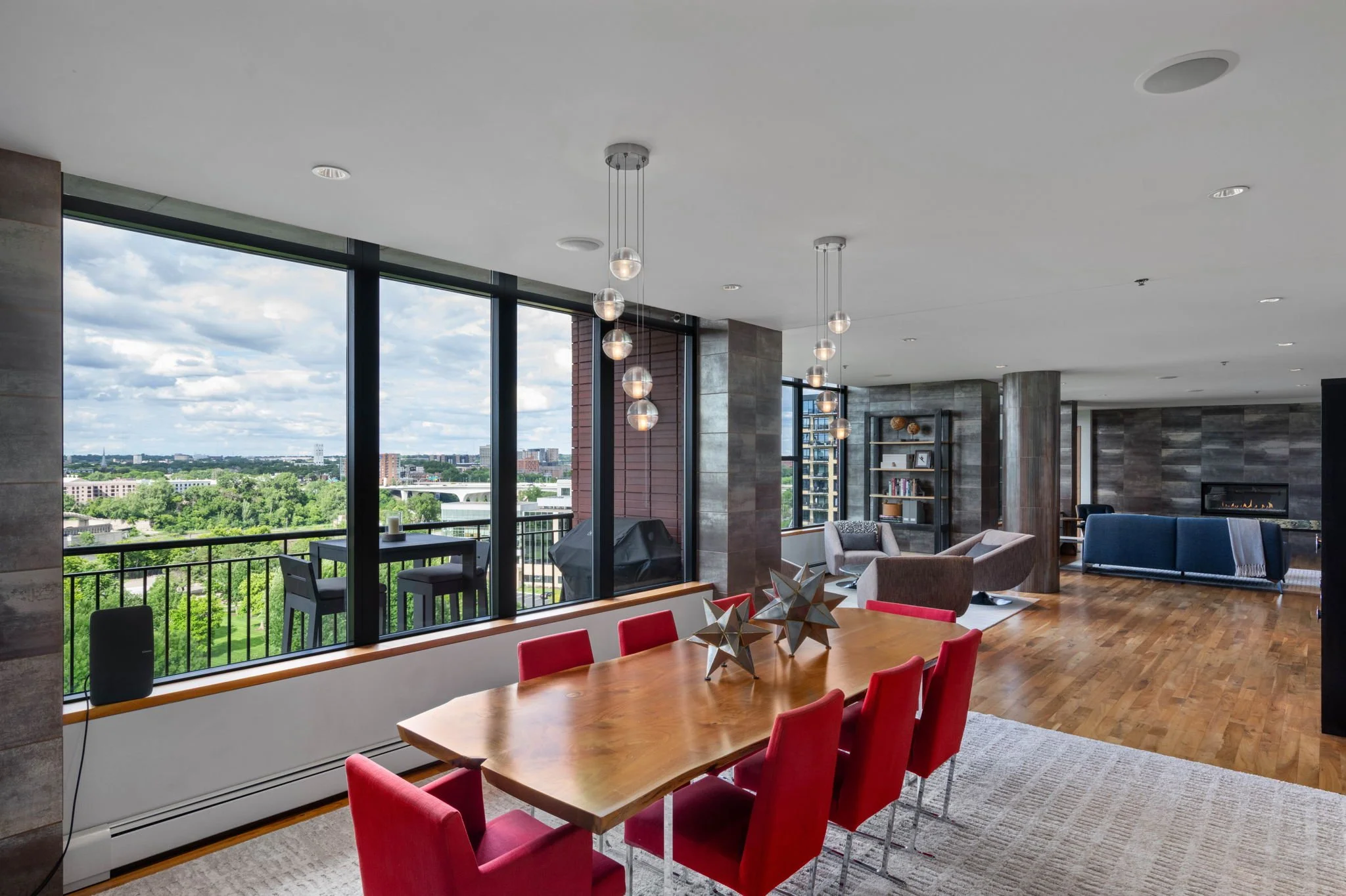 9-web-or-mls-215-10th-ave-s-910.jpg