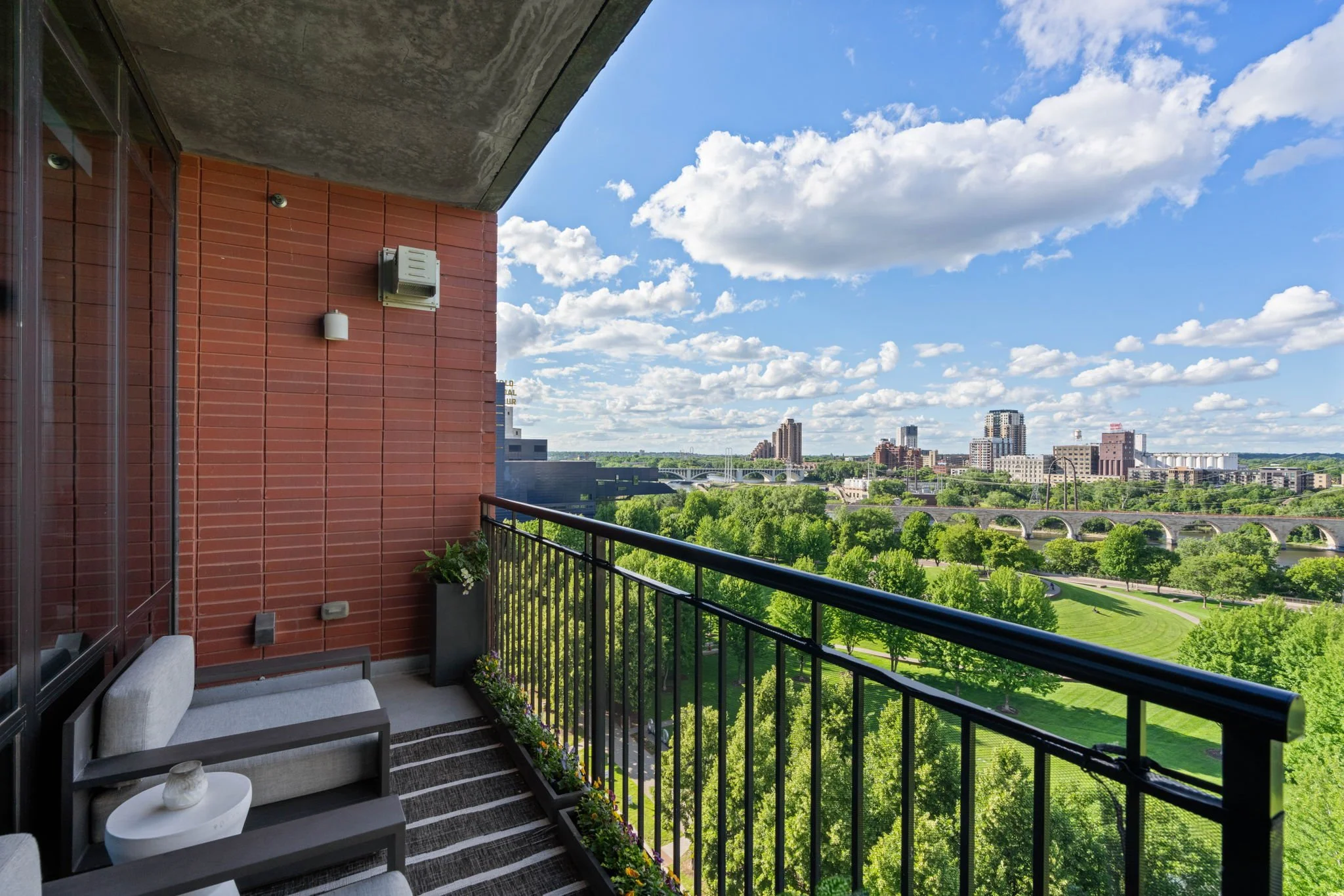 17-web-or-mls-215-10th-ave-s-910.jpg