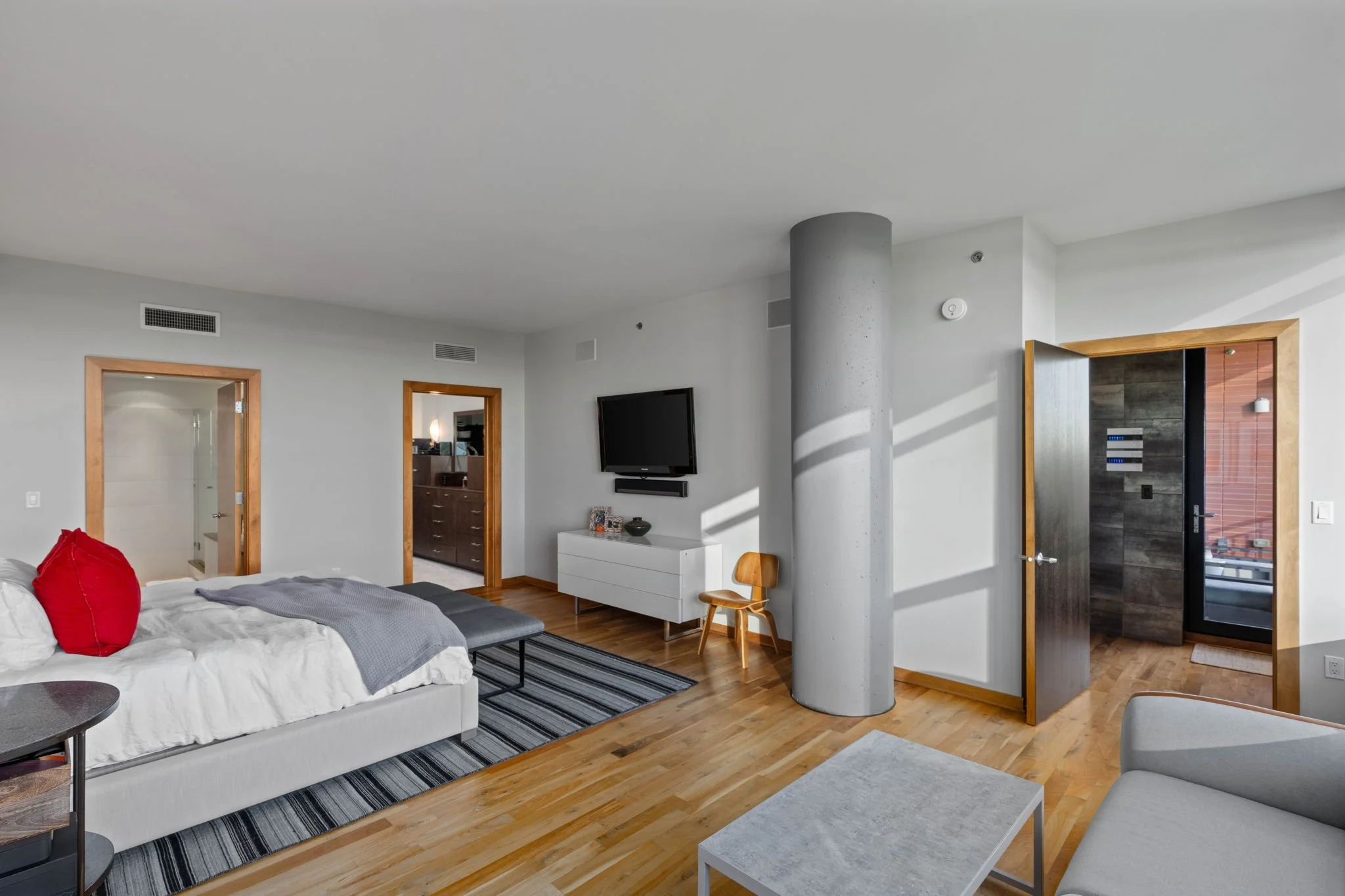 33-web-or-mls-215-10th-ave-s-910.jpg