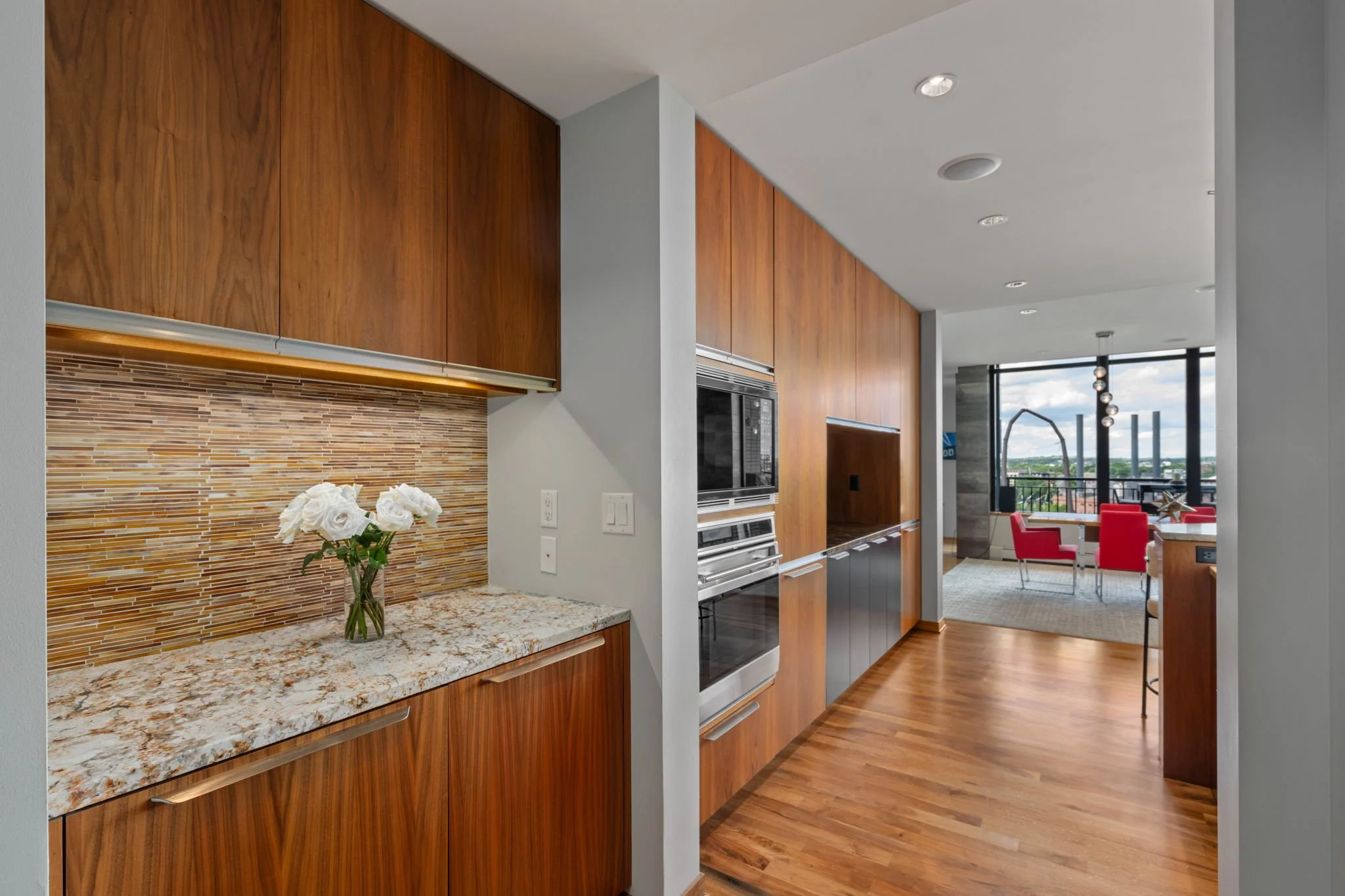 55-web-or-mls-215-10th-ave-s-910.jpg