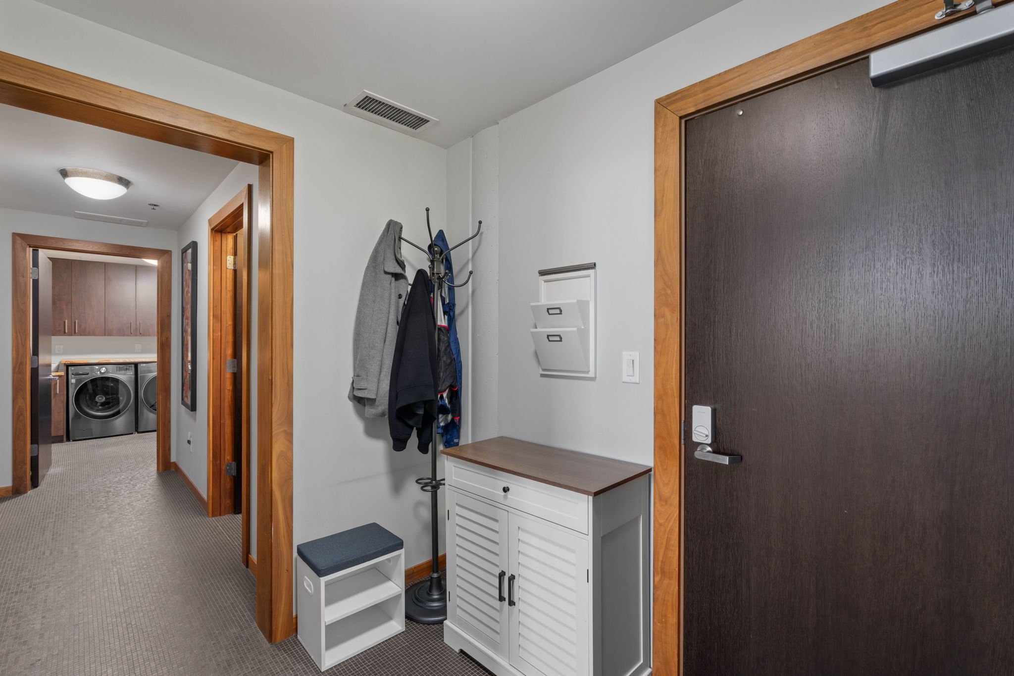 56-web-or-mls-215-10th-ave-s-910.jpg