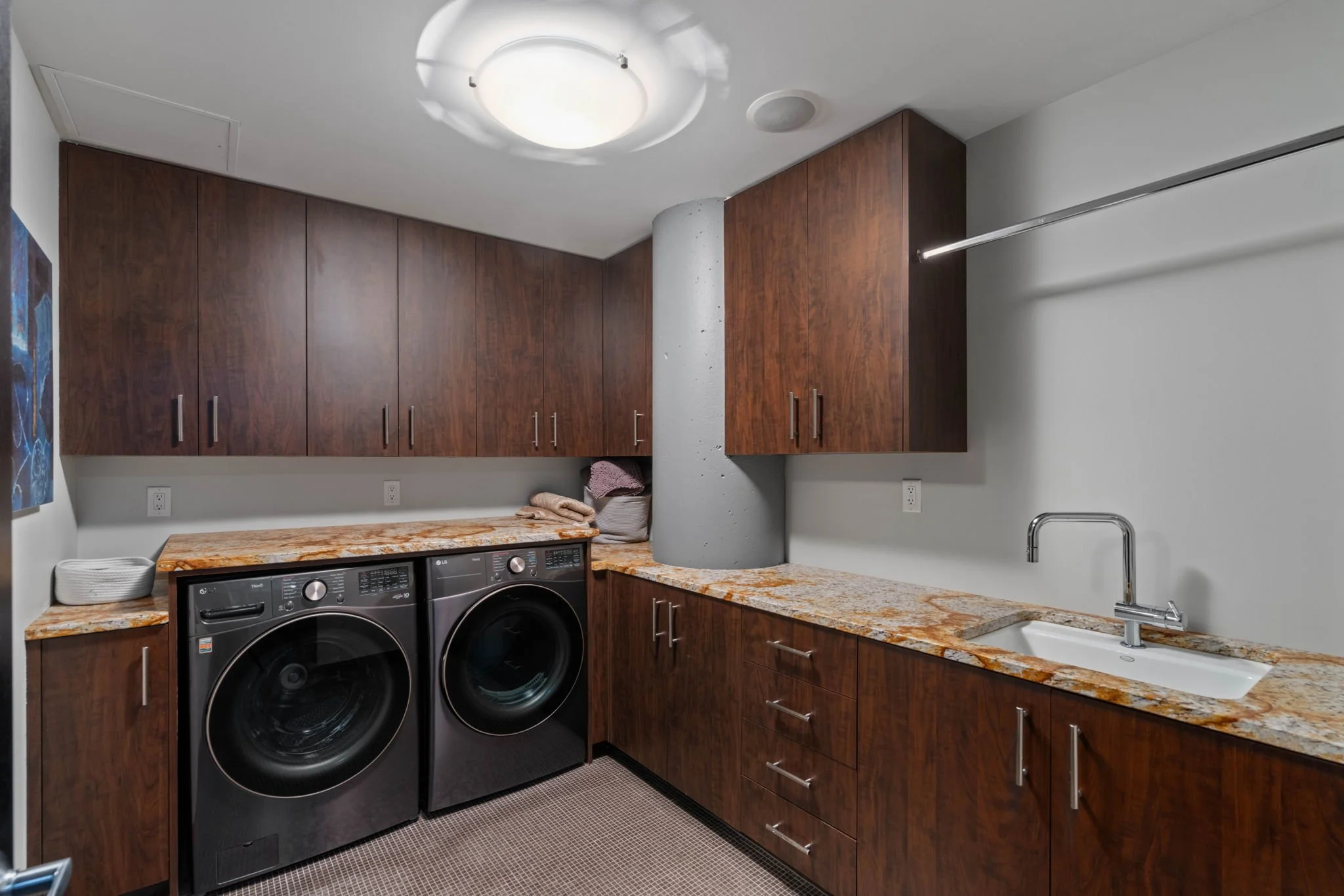 58-web-or-mls-215-10th-ave-s-910.jpg
