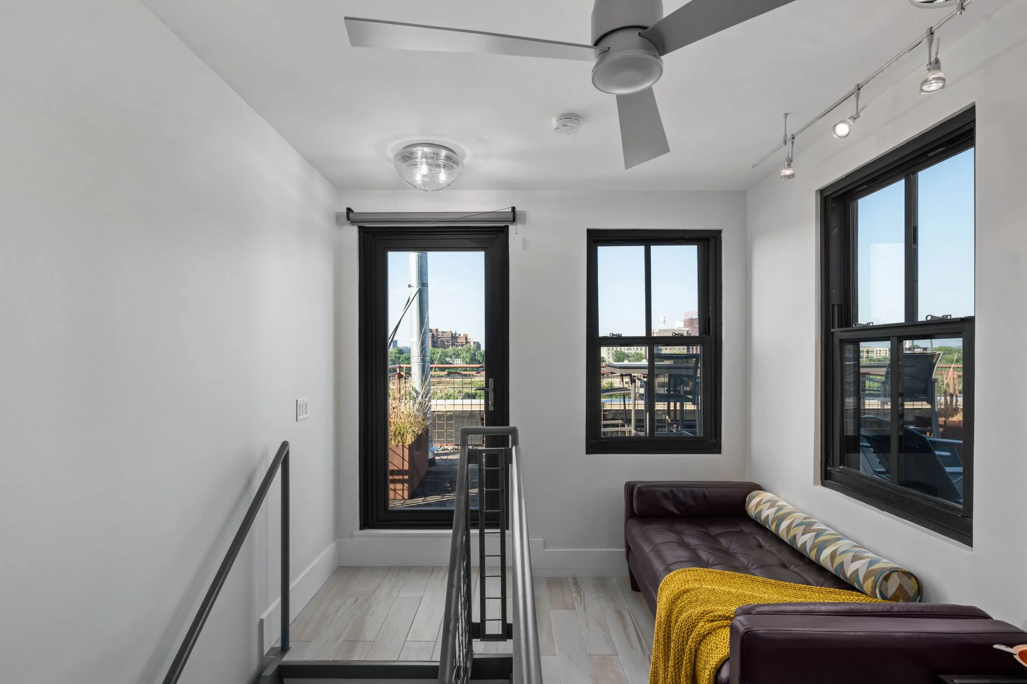 42-web-or-mls-117-portland-ave-302.jpg