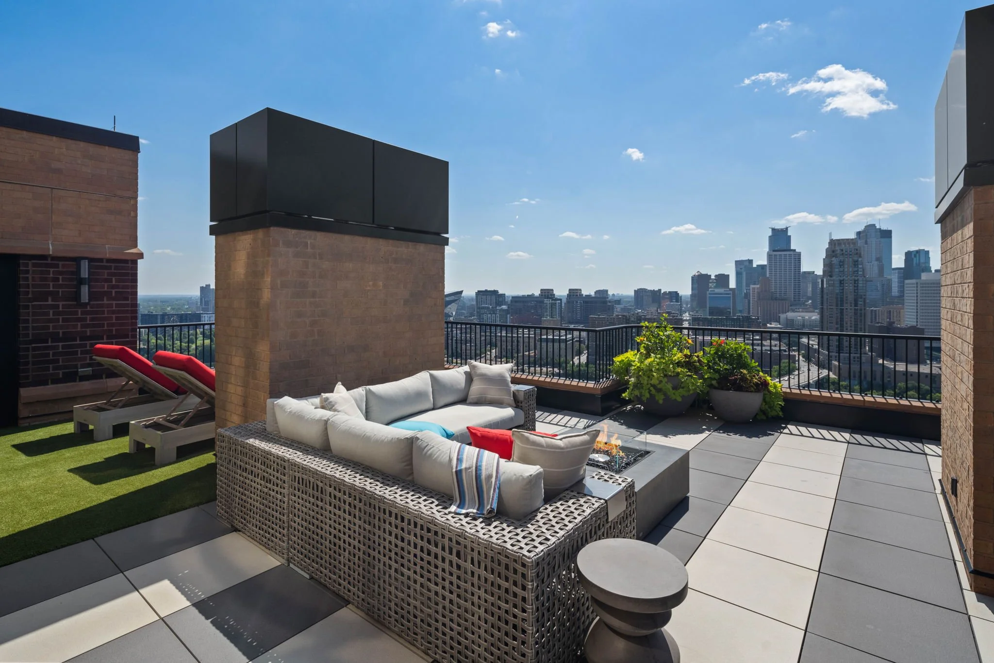 41-web-or-mls-110-bank-st-se-l2801.jpg