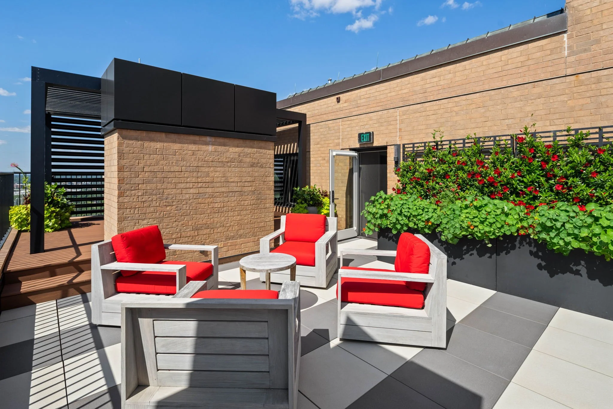 44-web-or-mls-110-bank-st-se-l2801.jpg