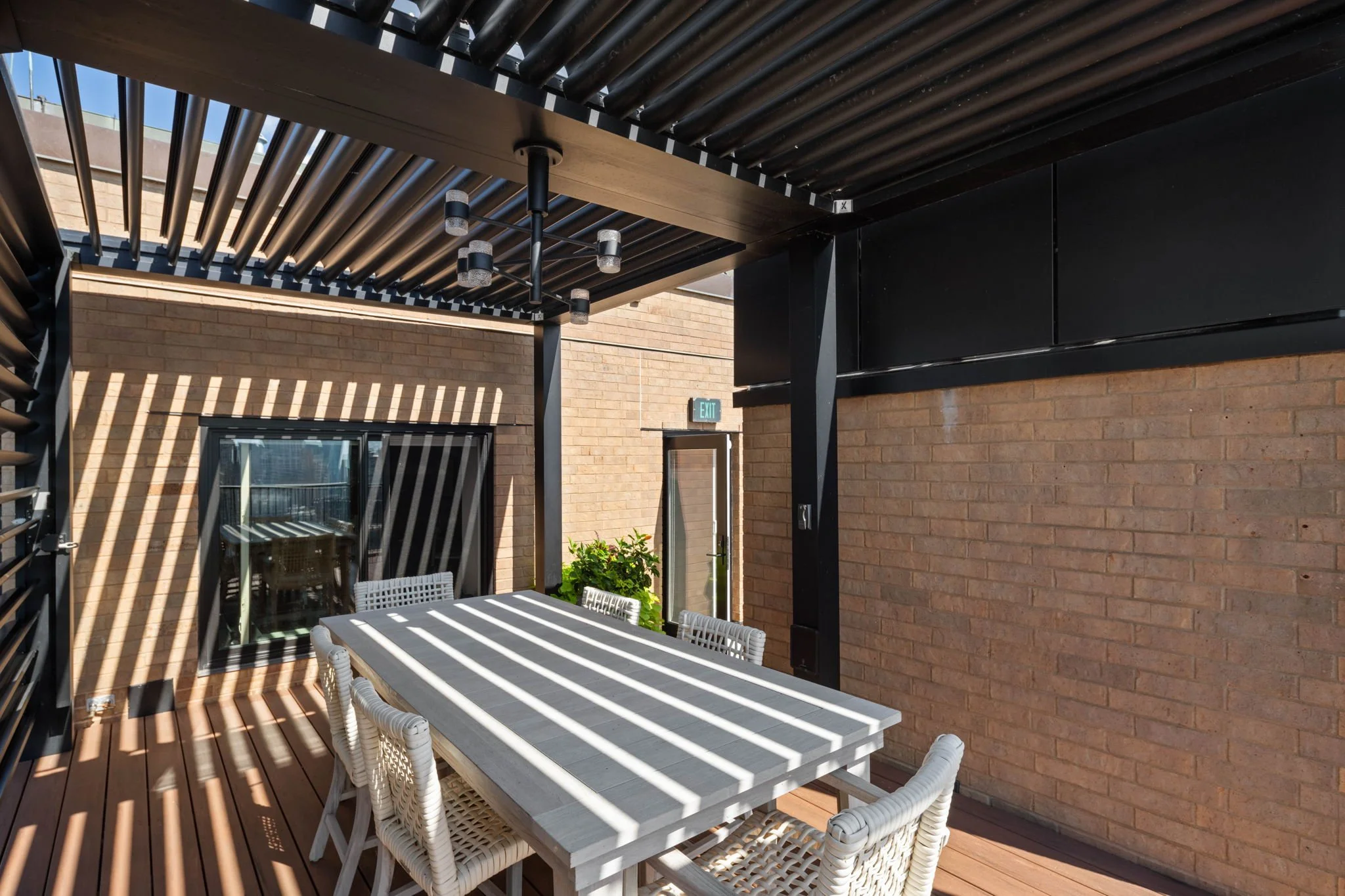 48-web-or-mls-110-bank-st-se-l2801.jpg