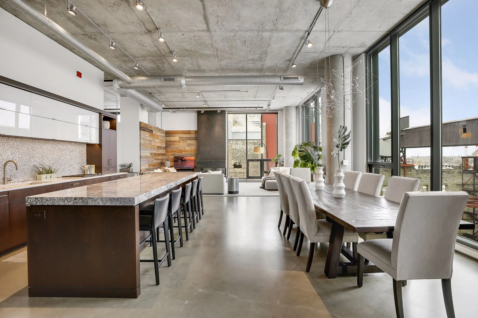 HL 701 - 3 (2021).jpg