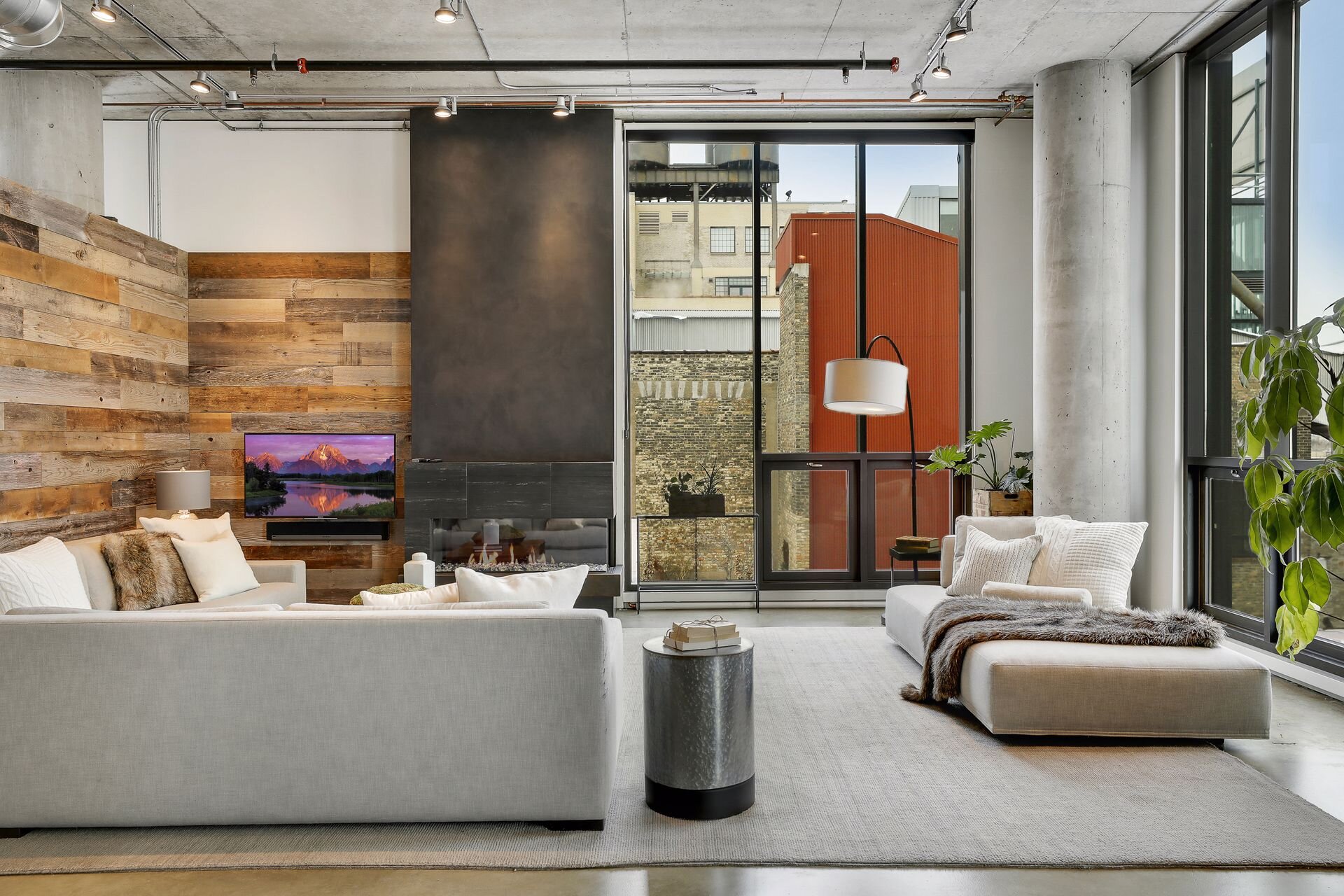 HL 701 - 2 (2021).jpg