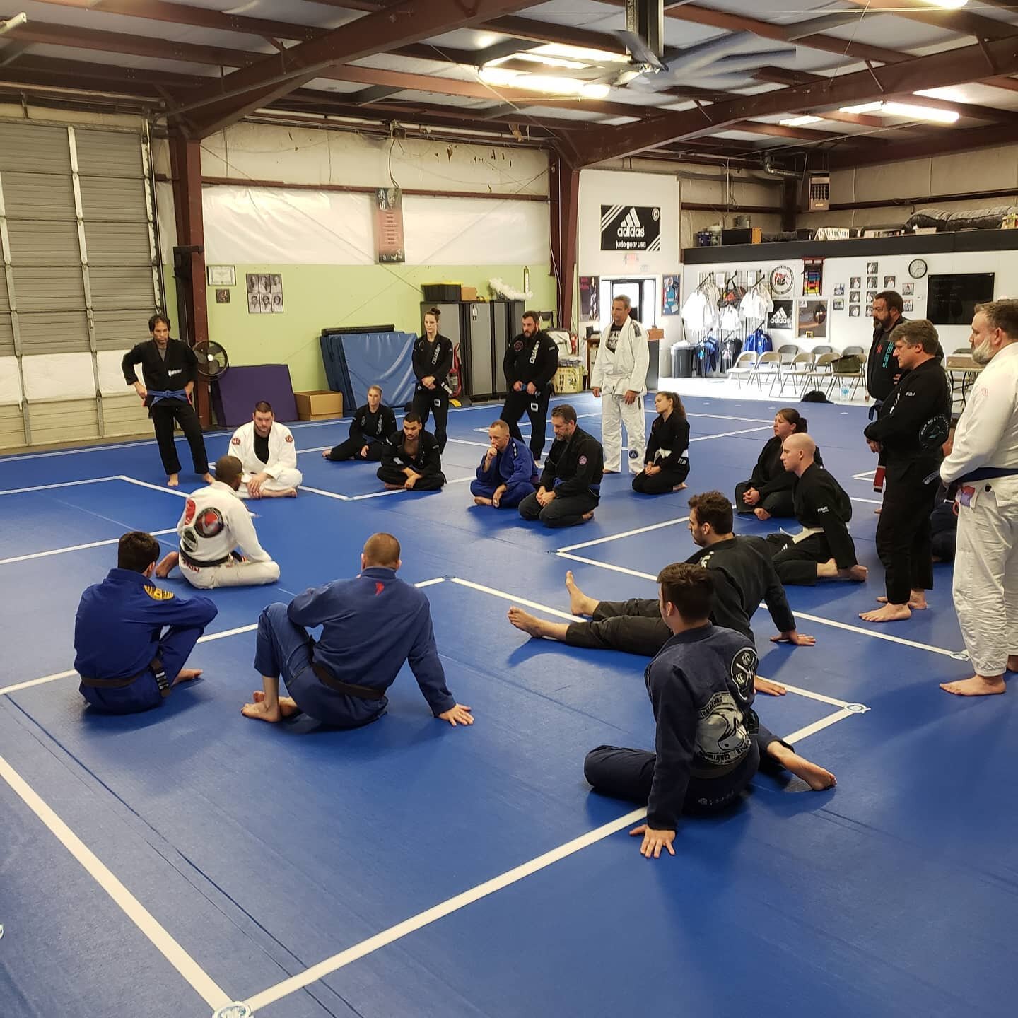 Hey folks. 
Random photos taken during our great seminar with @vicentebjj here at @w2wma 
Feel free to tag yourselves.
#doagooddeed #bjj #jiujitsu #jitzlife #life #delariva #respect