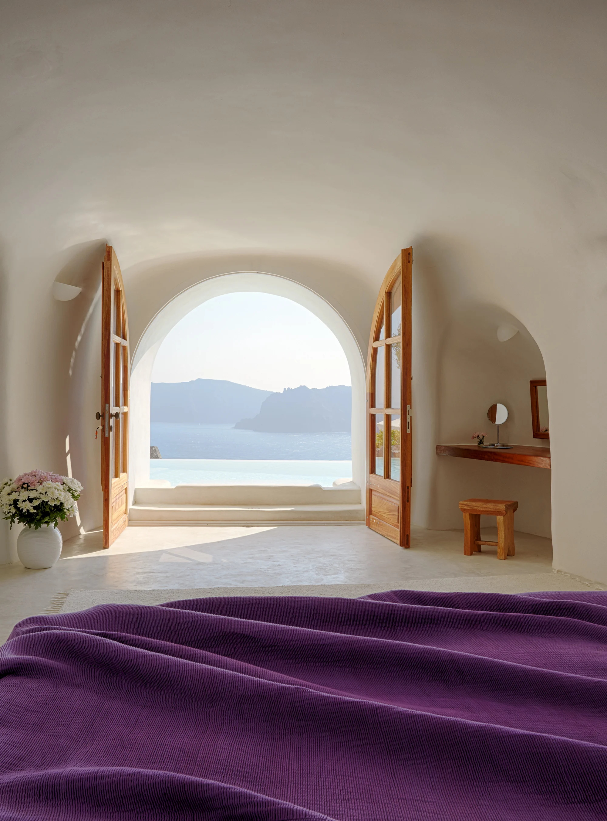 Santorini_Perivolas_Greece_081617__401_william abranowicz 2016_HDR.jpg