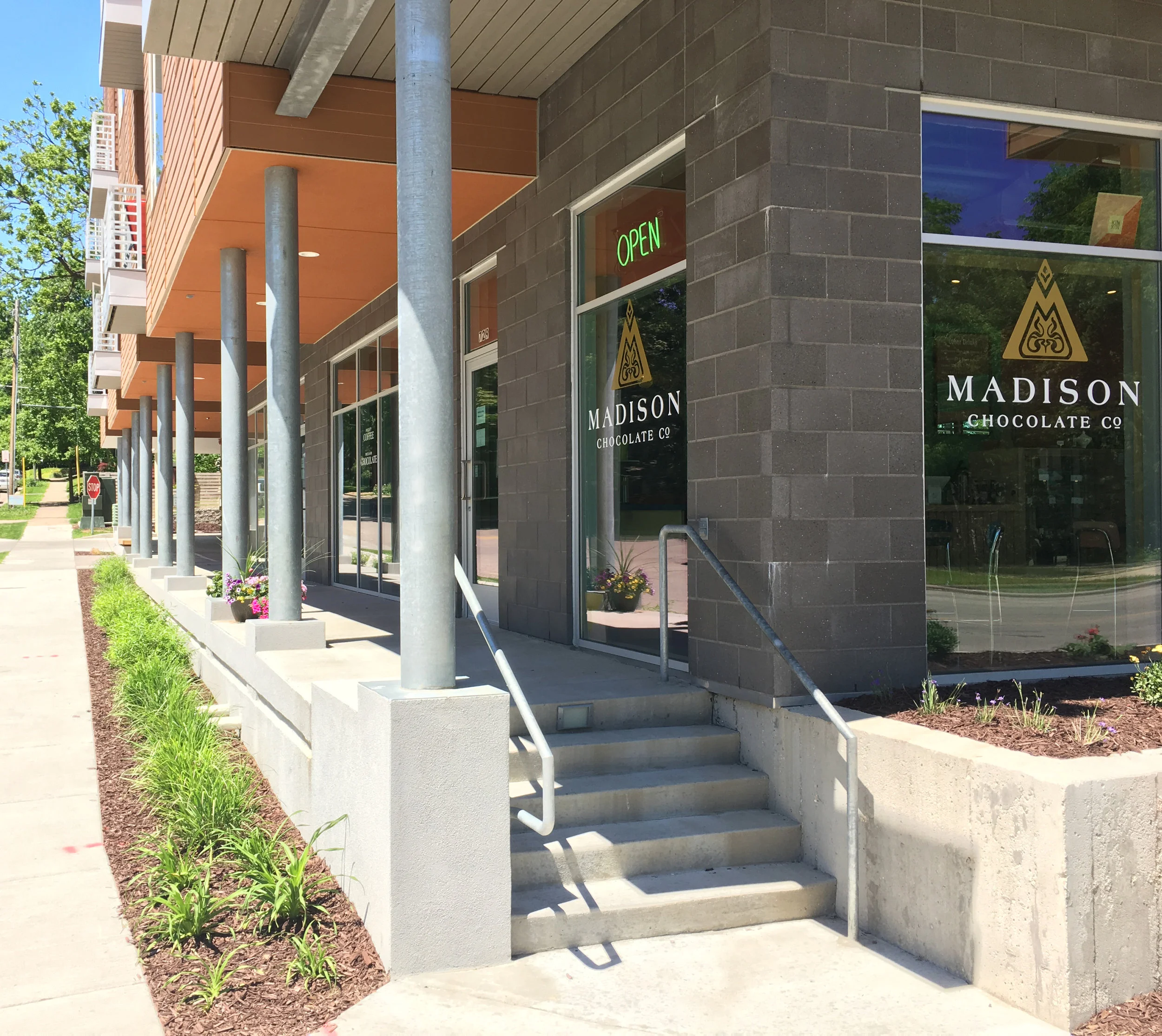 Glen_Ext_Front Crnr_17_0601.JPG