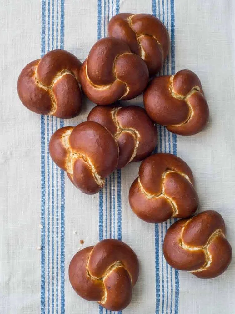 _DSC6760 pretzel rolls.jpg