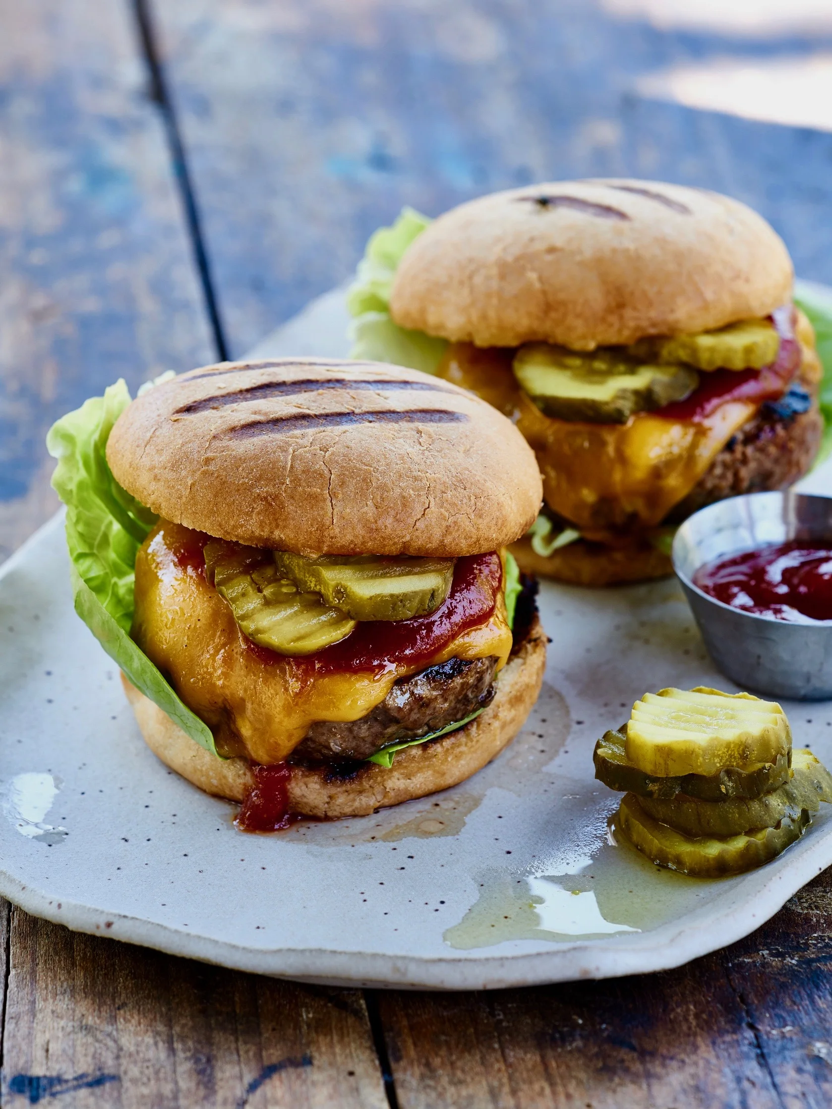 WebersIdealCheeseburger.jpg