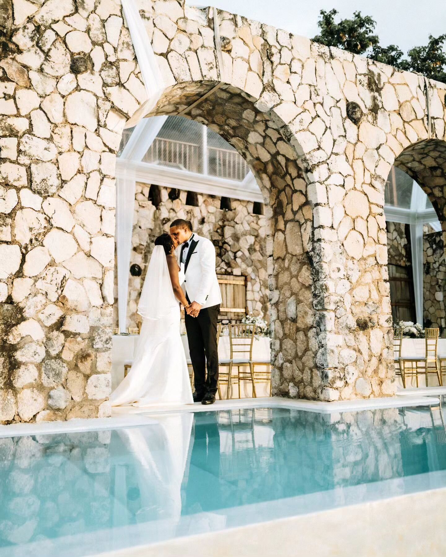 I haven't posted a lot from this wedding yet but I couldn't not share this stunning photos from @always_hayls &amp; @haydiansmith incredible wedding in Jamaica last month! 

I can't wait to share so much more from this wedding ❤️

So thankful to have
