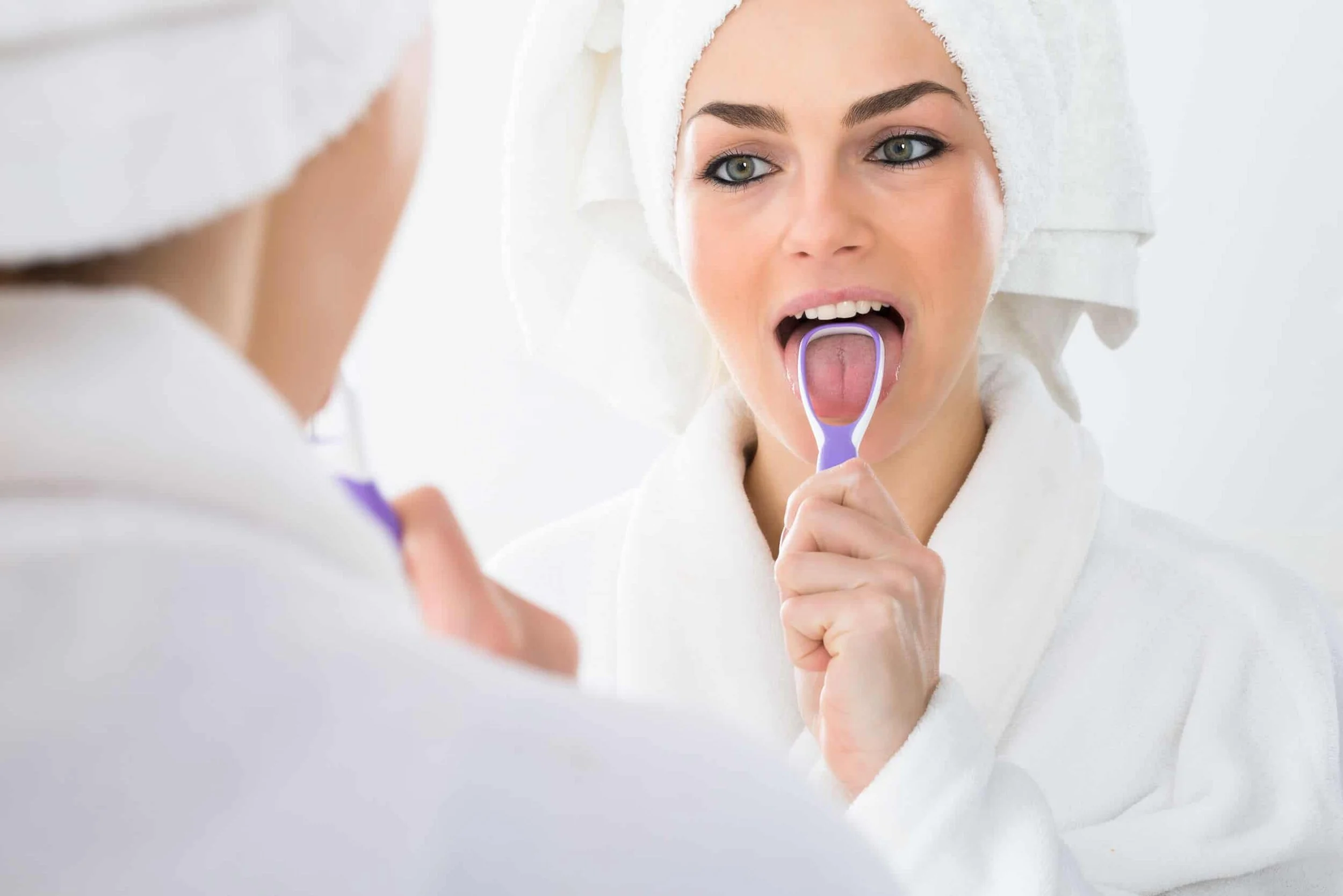 Should you clean your tongue while brushing your teeth?