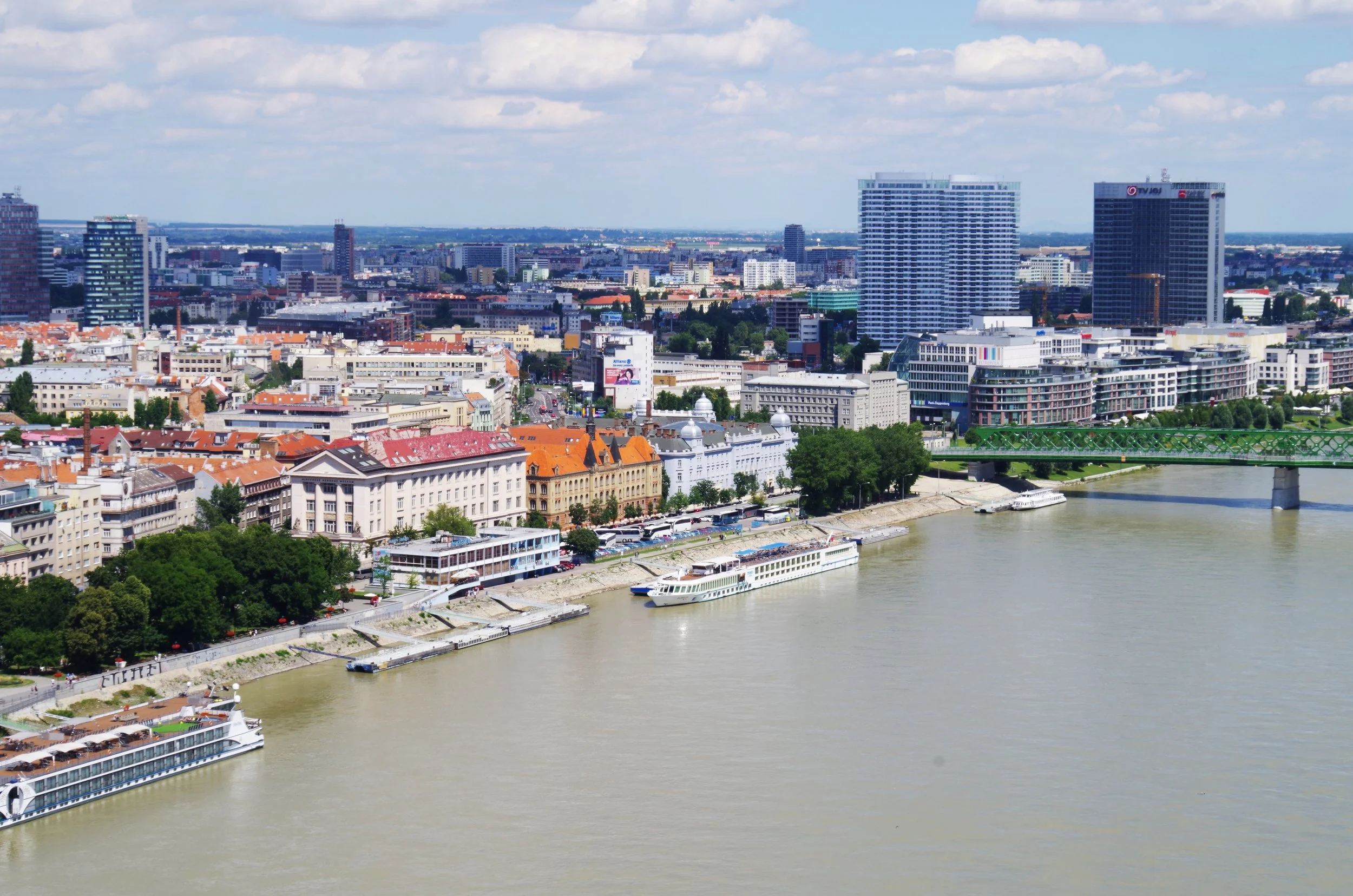 bratislava-1569427.jpg