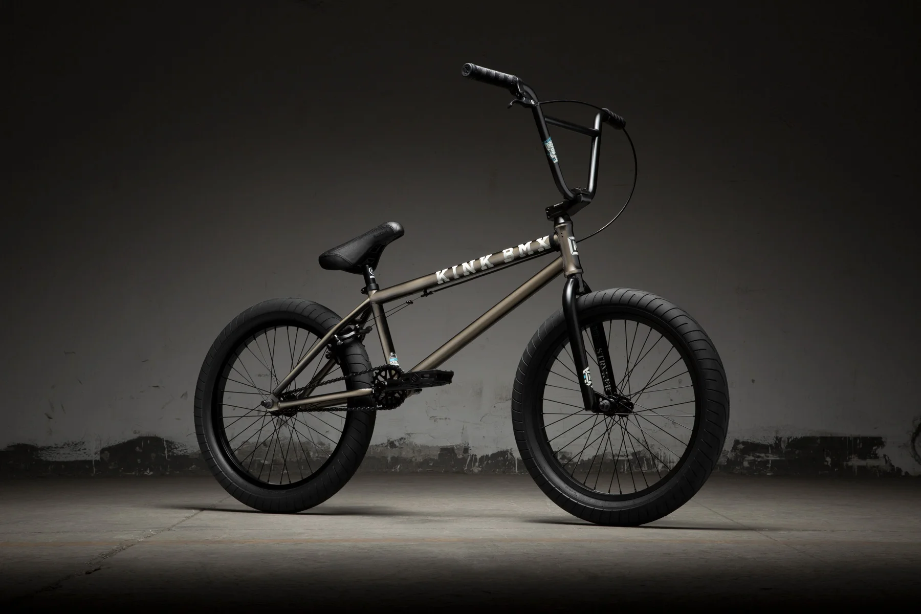 bikes_19_gap_xl_gloss_platinum_black_edge_fade_k440plt19_3q.jpg