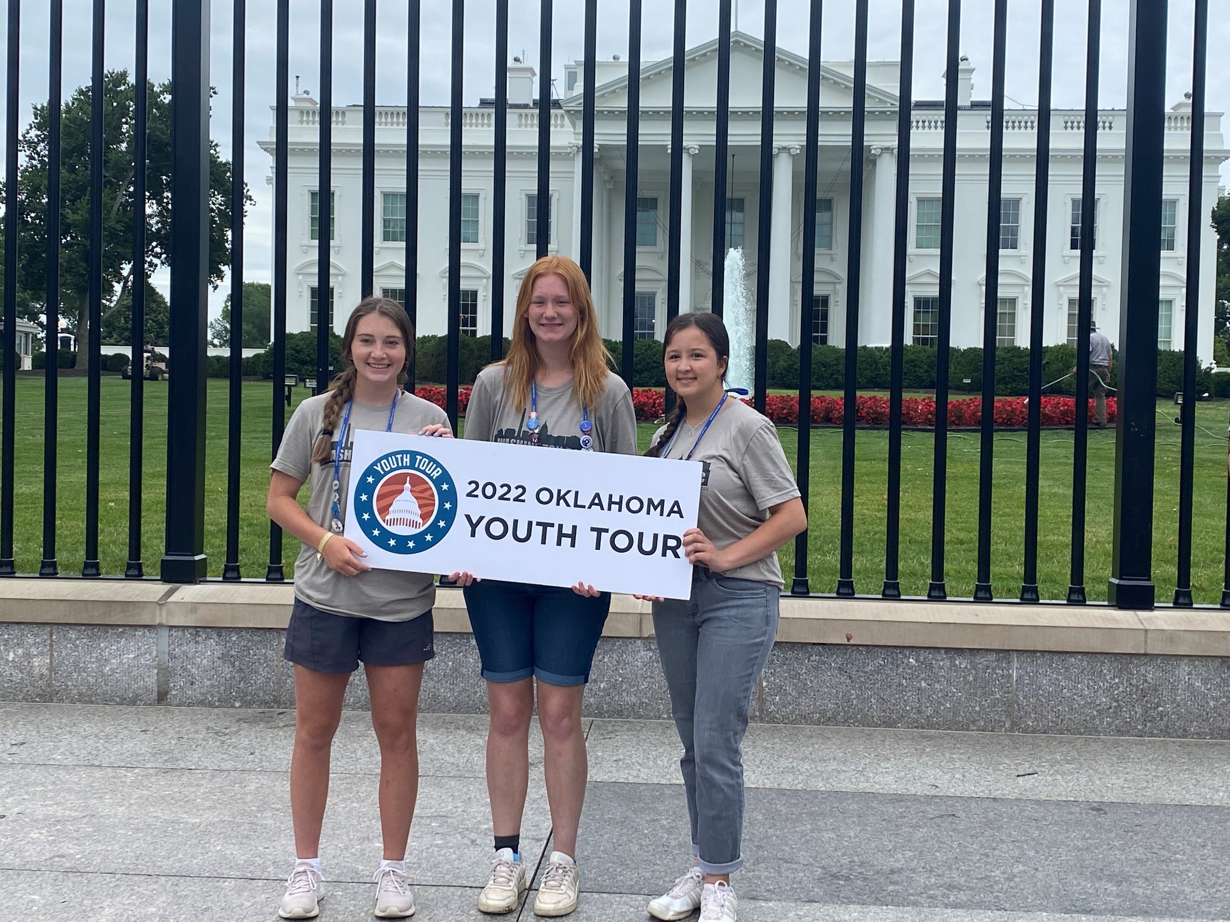 YT-2022 in front of white house.jpg