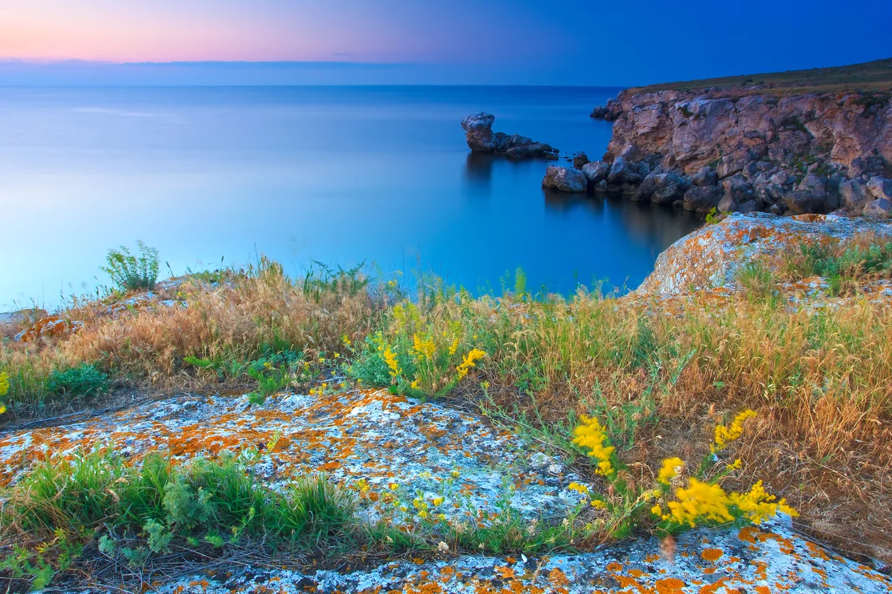 Beautiful-rocky-sea-coast-153261493_1255x836.jpeg