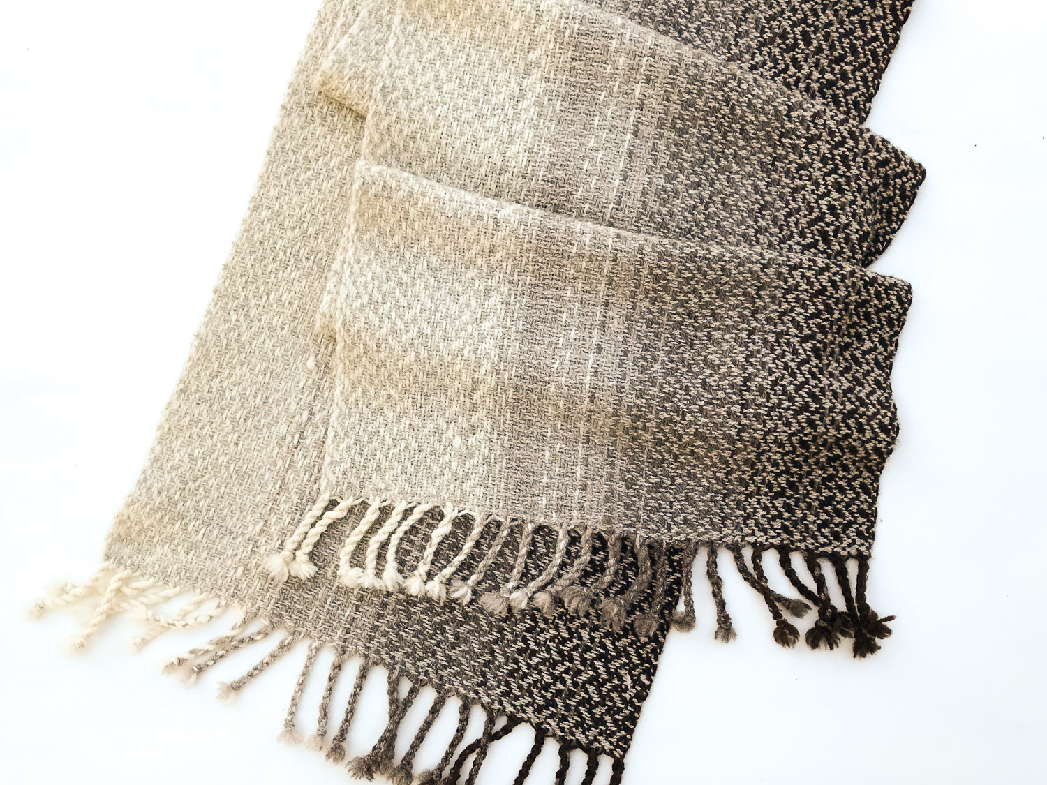 handwoven_shawl_of_jacob_yarn