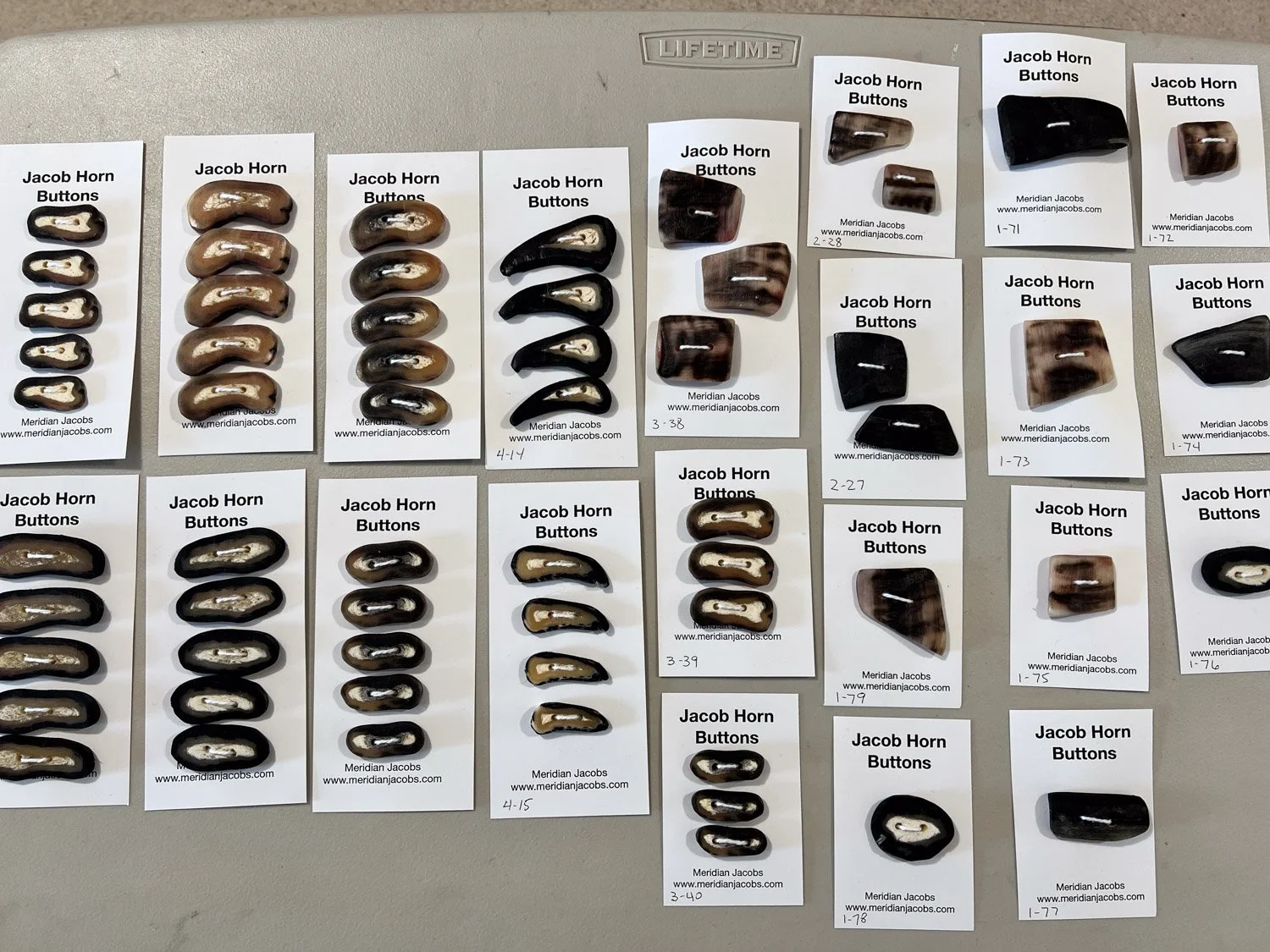 Variety of Jacob horn buttons, some single, and some in sets.