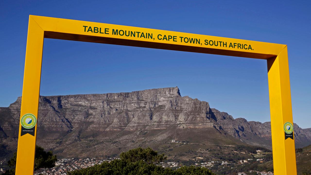 2018-CTSUW-Table-Mountain-Tourist.jpg