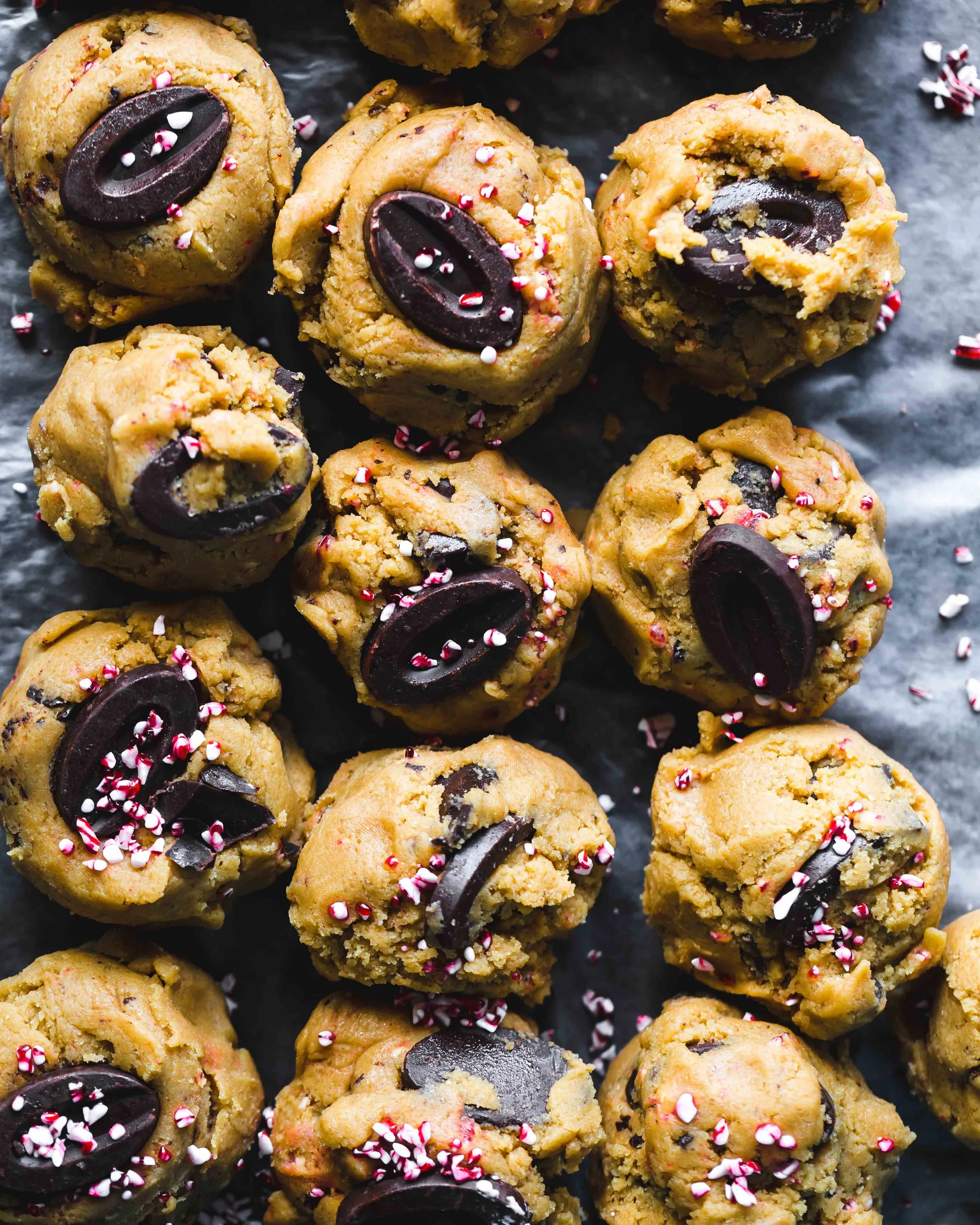 chocolate chip peppermint cookies_beyondthebayoublog.jpg