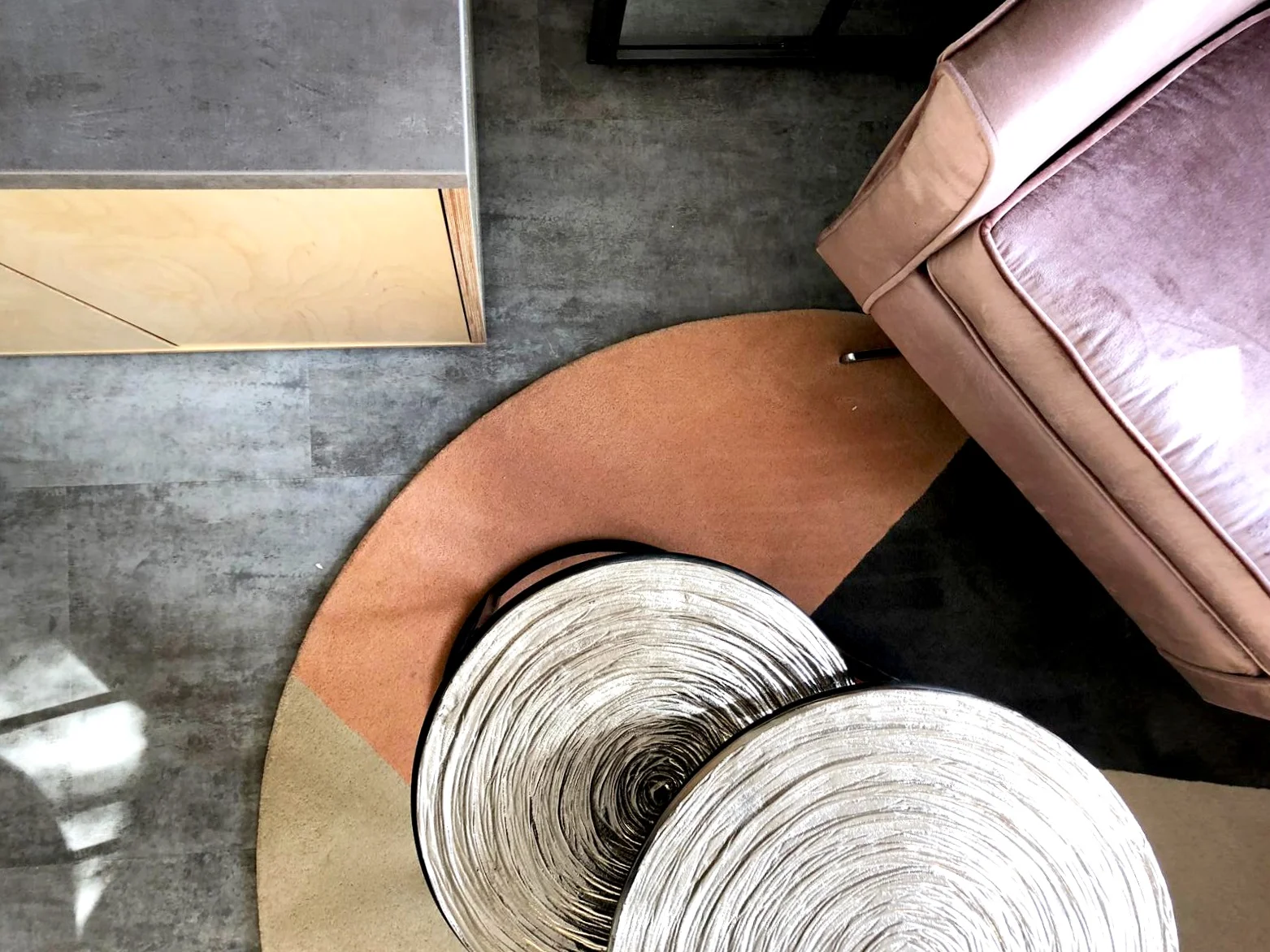 Mixing minimalism with rich textures and handcrafted details... 