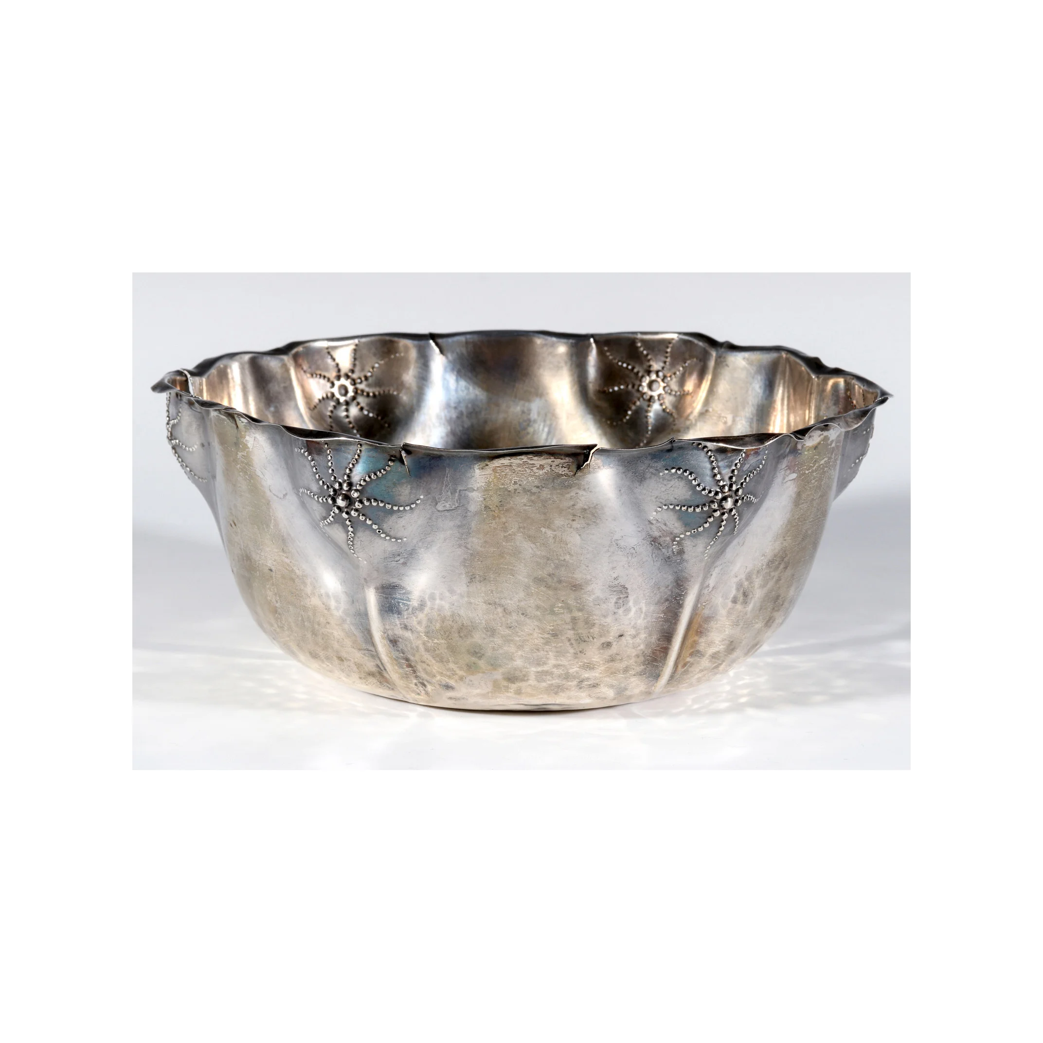 AN EARLY WHITING HAMMERED STERLING BOWL W/STARFISH