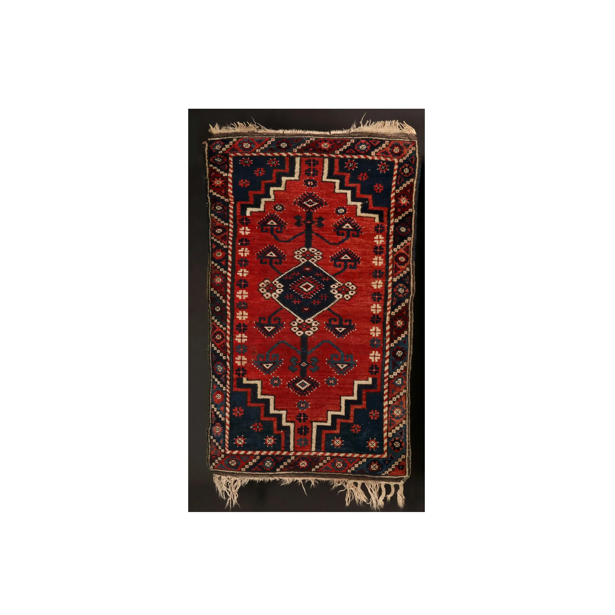 MID/LATE 20TH C CAUCASIAN SCATTER 