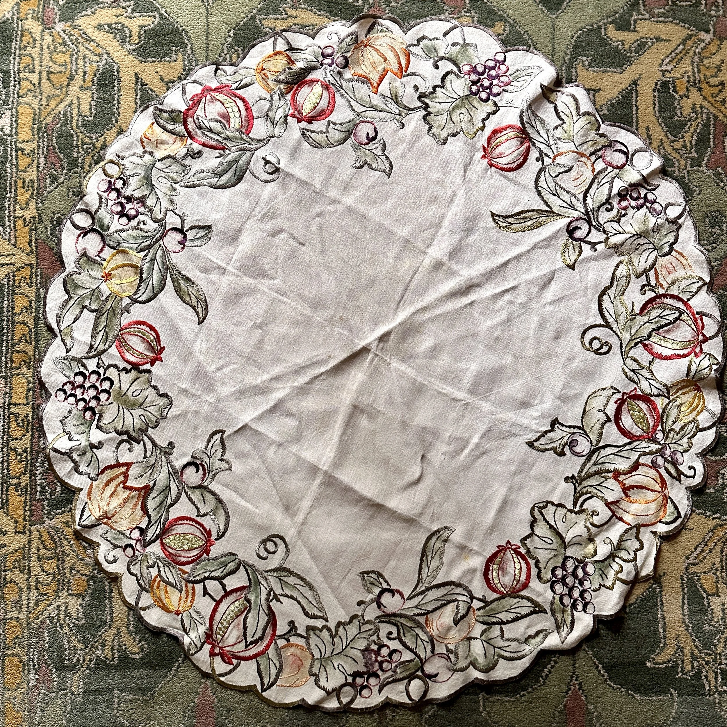 Arts &amp; Crafts 44" Table Linen