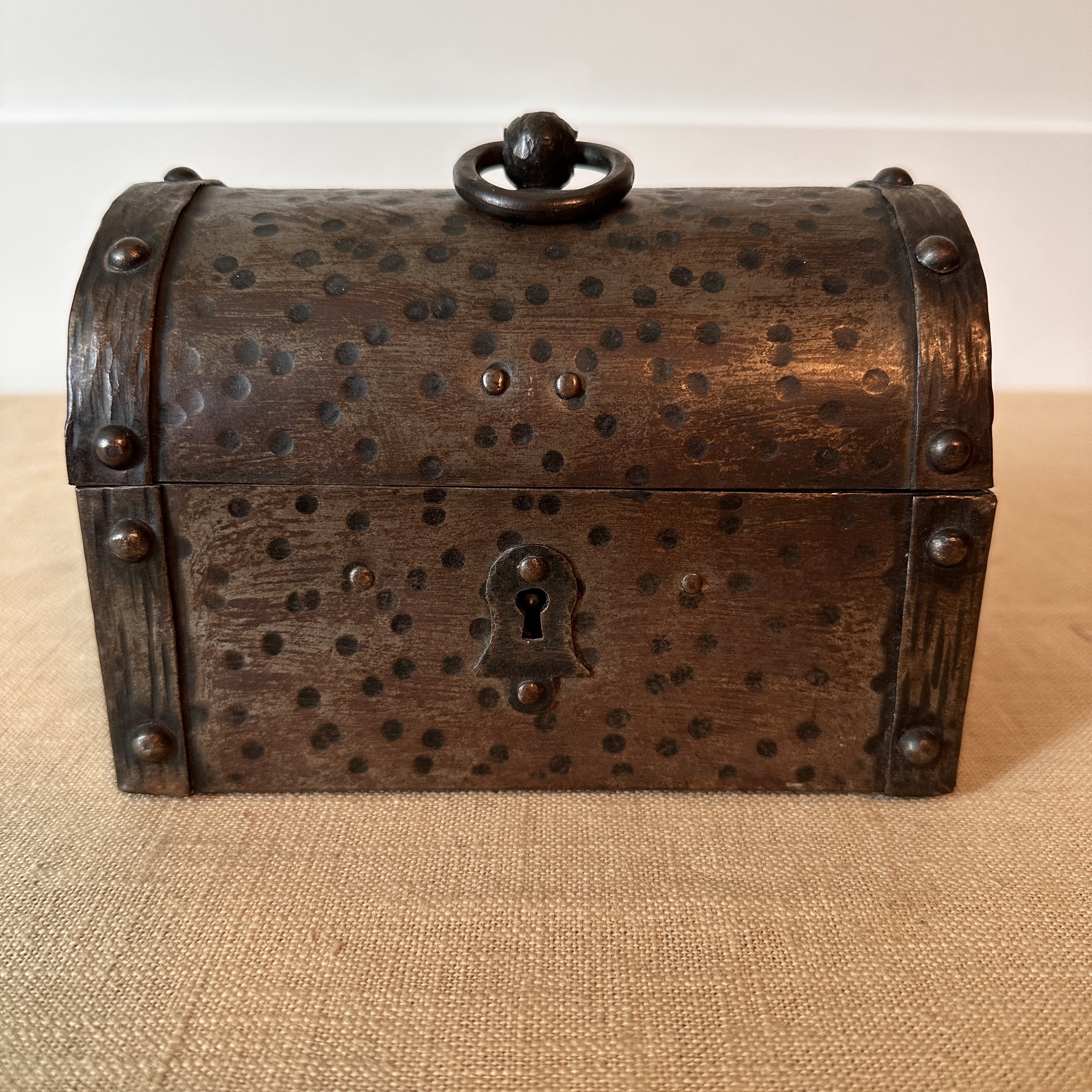 Goberg Domed Chest