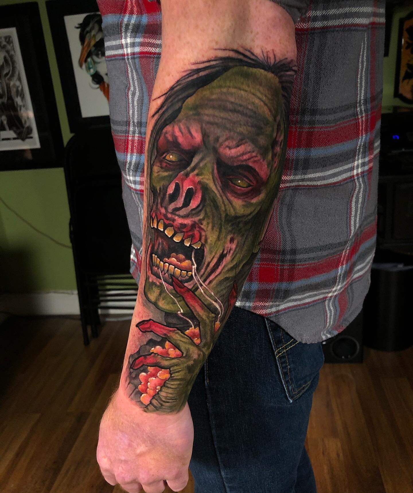 Zombie getting some brain 🧟&zwj;♂️ Thanks again, Grant! Stoked to work more on this arm soon. 
&bull;
To book an appointment, hit the link in my bio 🎉 or email me directly to t_burtz@yahoo.com
&bull;
&bull;
&bull;
&bull;
#missinglinktattoo #support