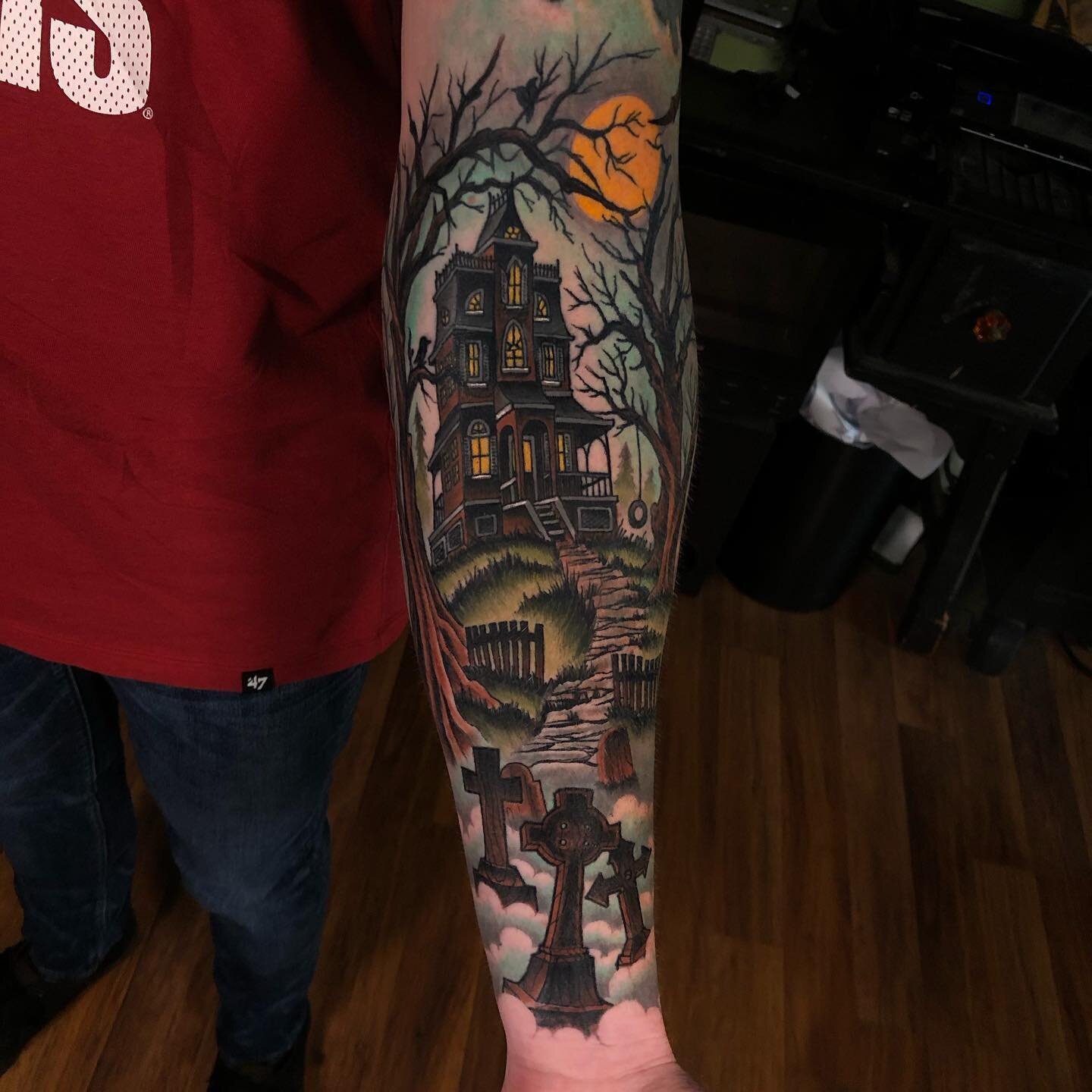 All is healed except the section of bats! 🏚🧟&zwj;♂️🦇 Swipe through to check it out. Had a lot of fun with this half sleeve. Thanks again for your trust, Grant!
&bull;
To book an appointment, hit the link in my bio 🎉 or email me directly to t_burt