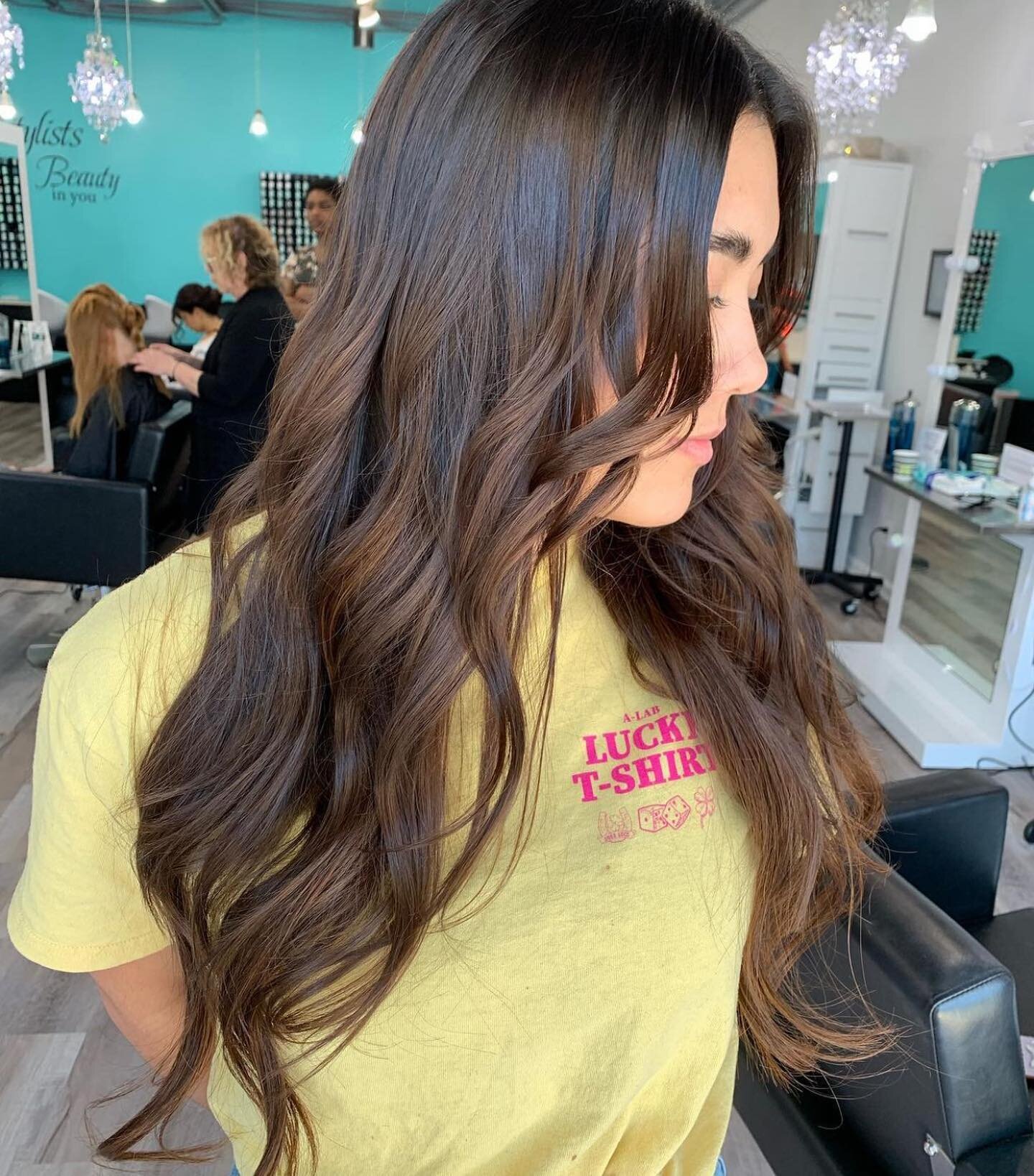 Inches baby!✨😍 

Stunning extensions + color done by @magdawysz_beauty 

Yes! We are taking extension appointments, we are going to be sharing more details very soon!