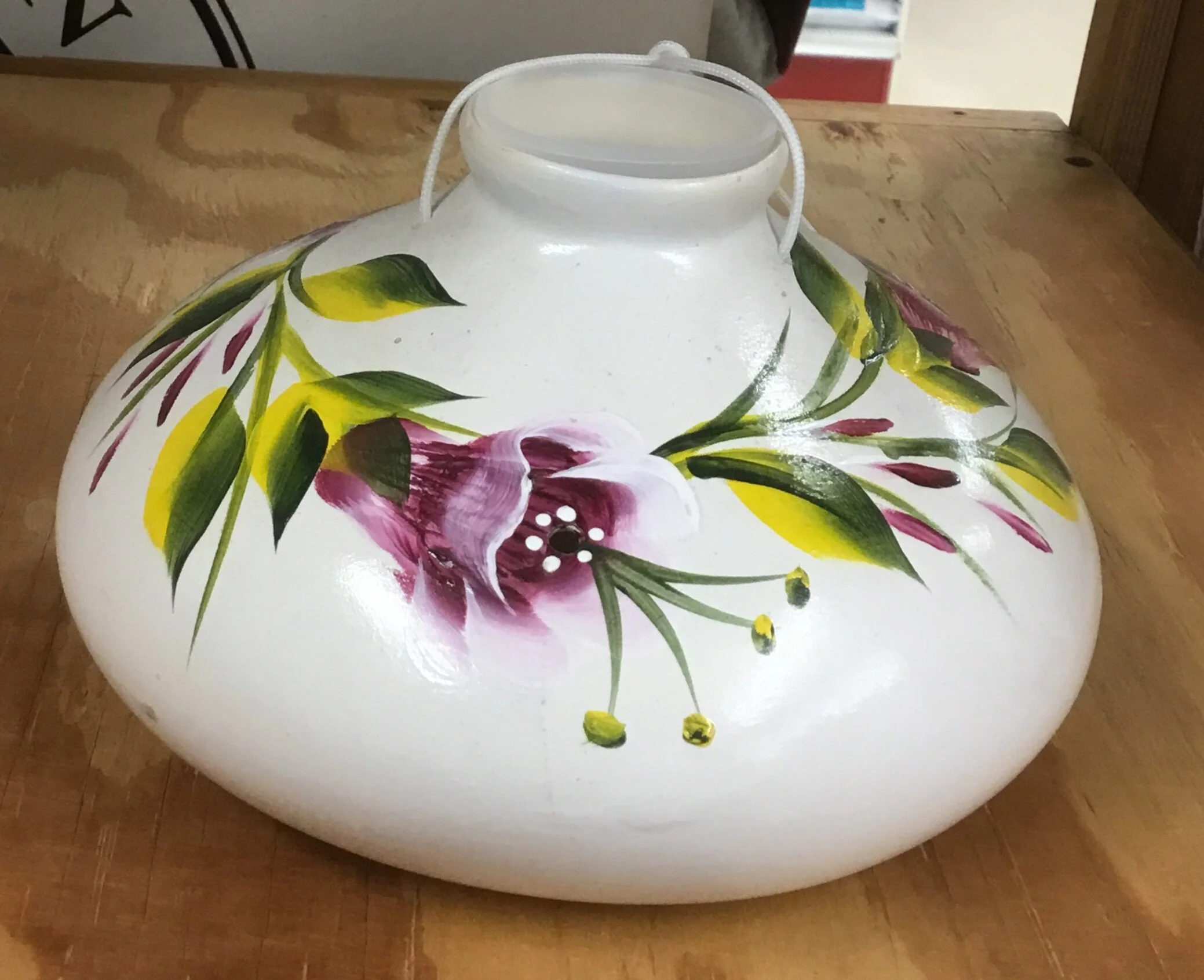 Large Lone wold hummingbird feeder with trumpet vine design