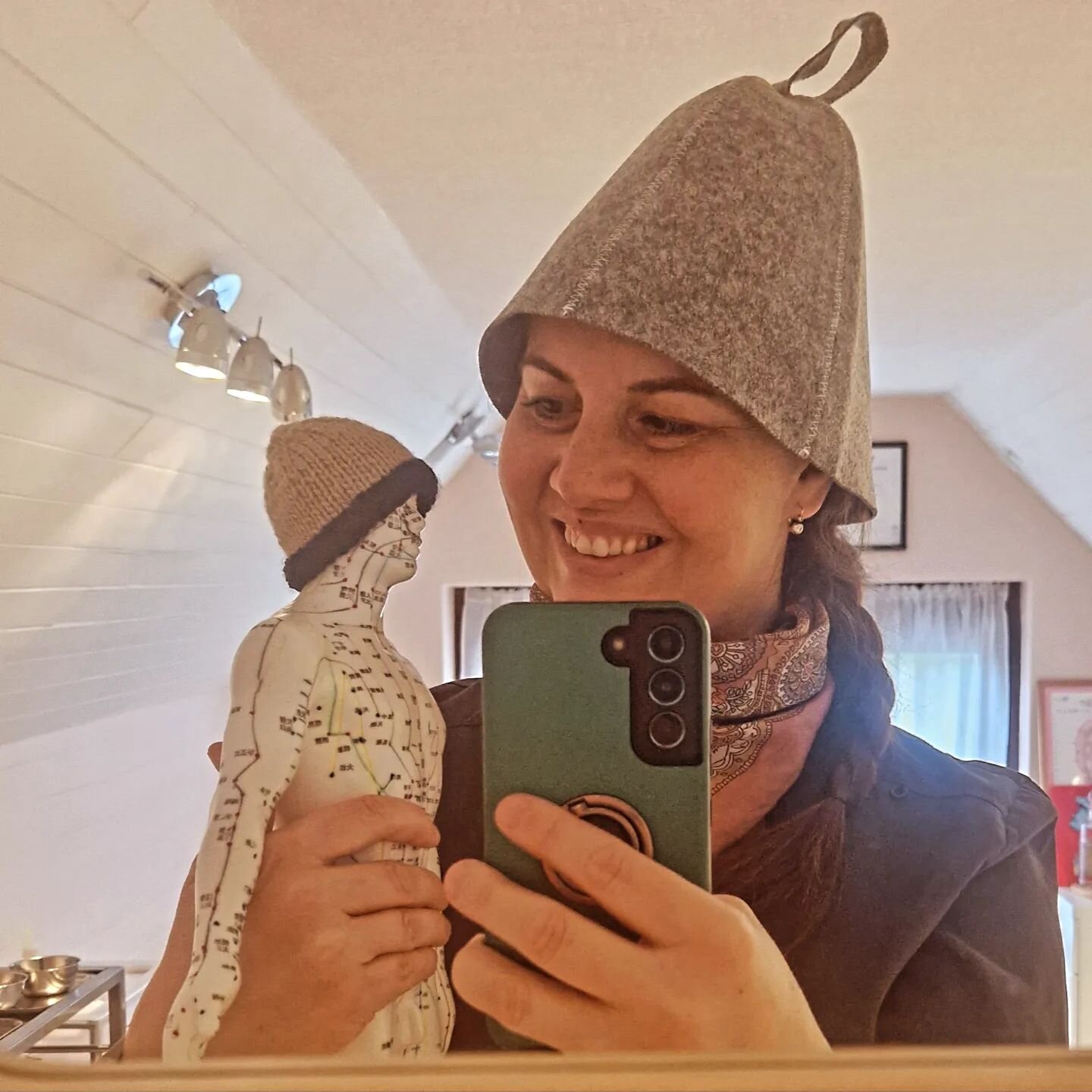 AcuMan and I, we &hearts;️ hats. Can you guess what mine is intended for? This fine piece of millinery arrived today, and tickled me 😁

#acupuncturist #herbalist #hats #headcovering #dressforit #noggin