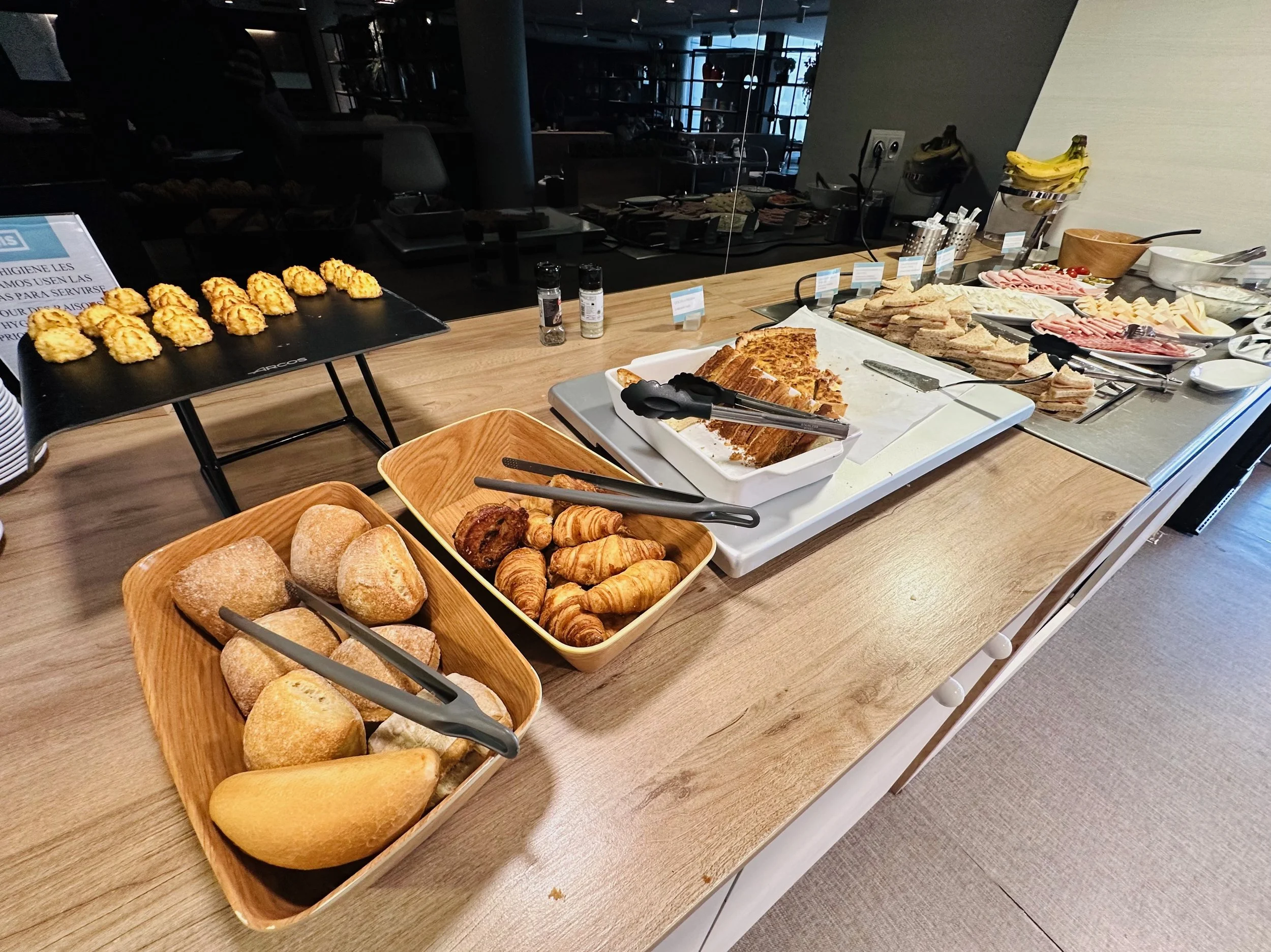 Paris Orly Airport Premium Lounge IMG_0548 2.jpeg