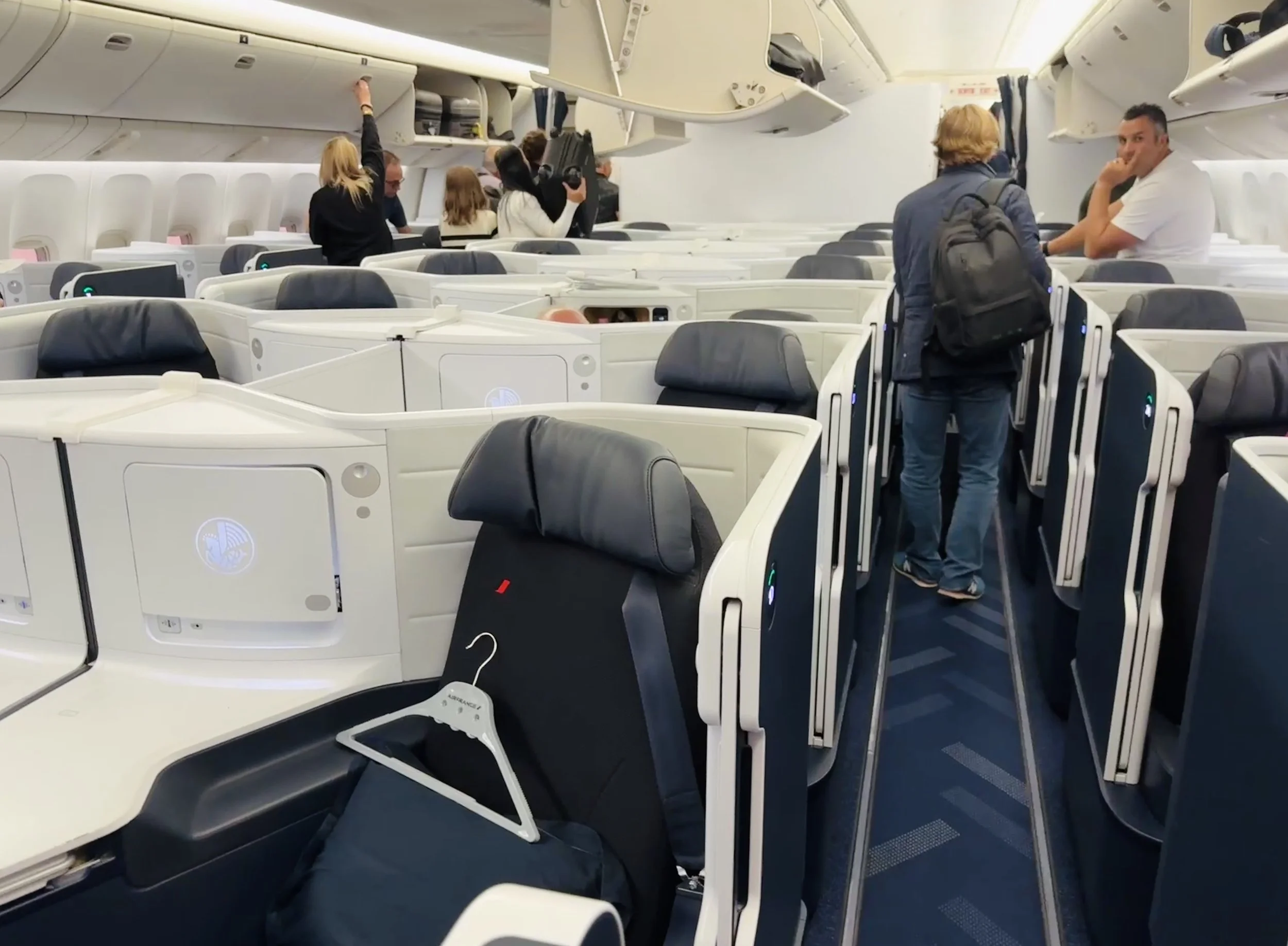 The new cabin followed a similar colour scheme as the older business class but with more navy blue&nbsp;accents.