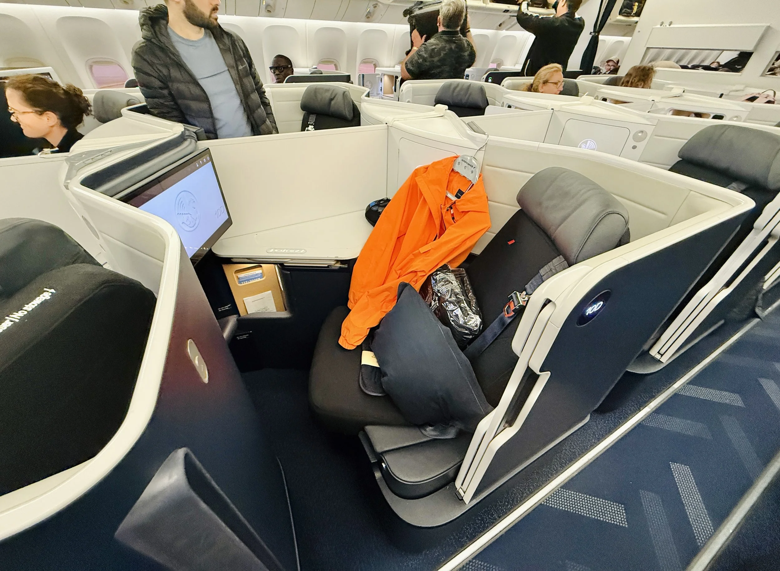 Air France Business Class Review Boeing 777-300ER - Paris CDG to JNB