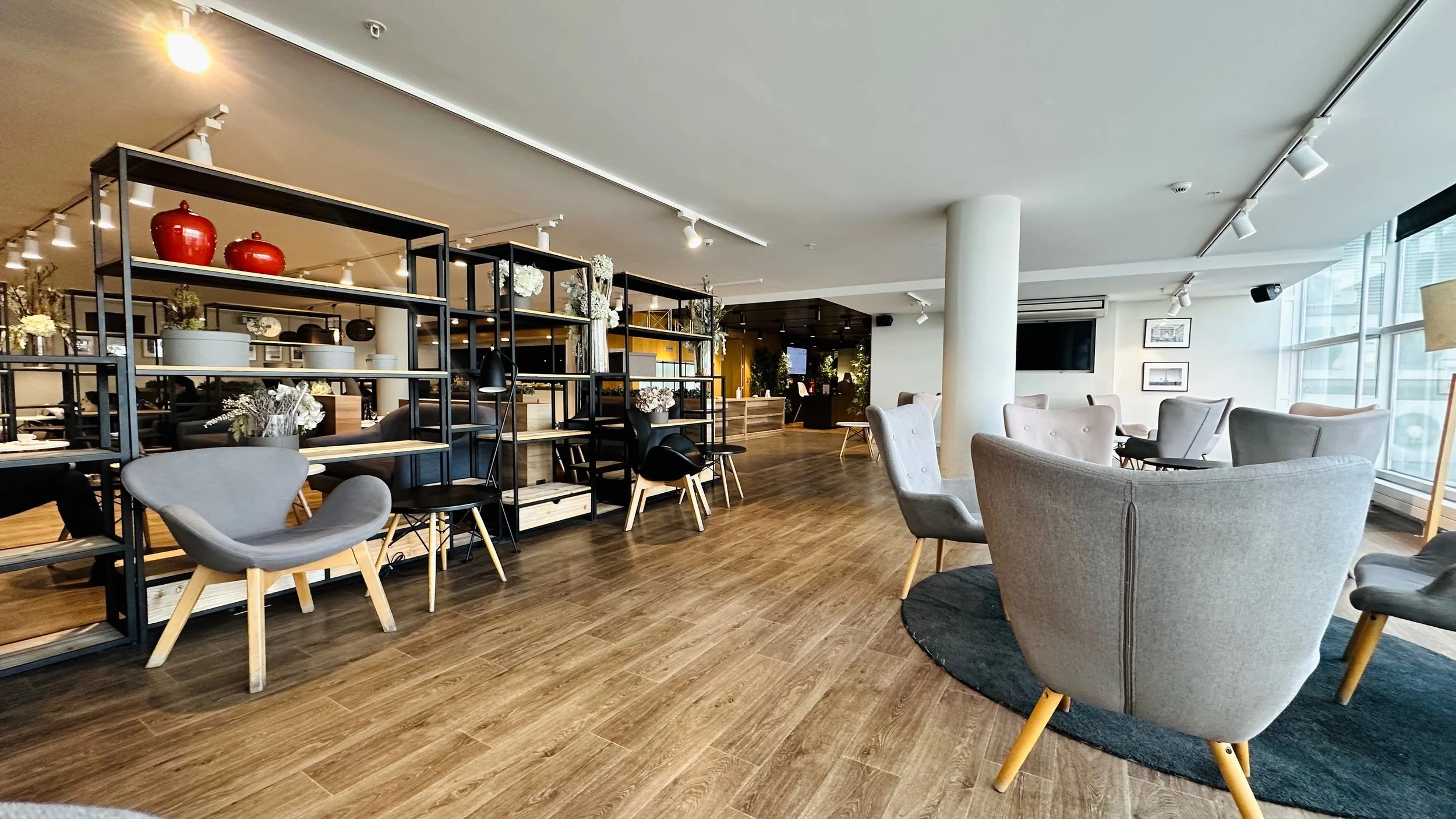 Premium Traveller Lounge Review - Paris Orly Airport