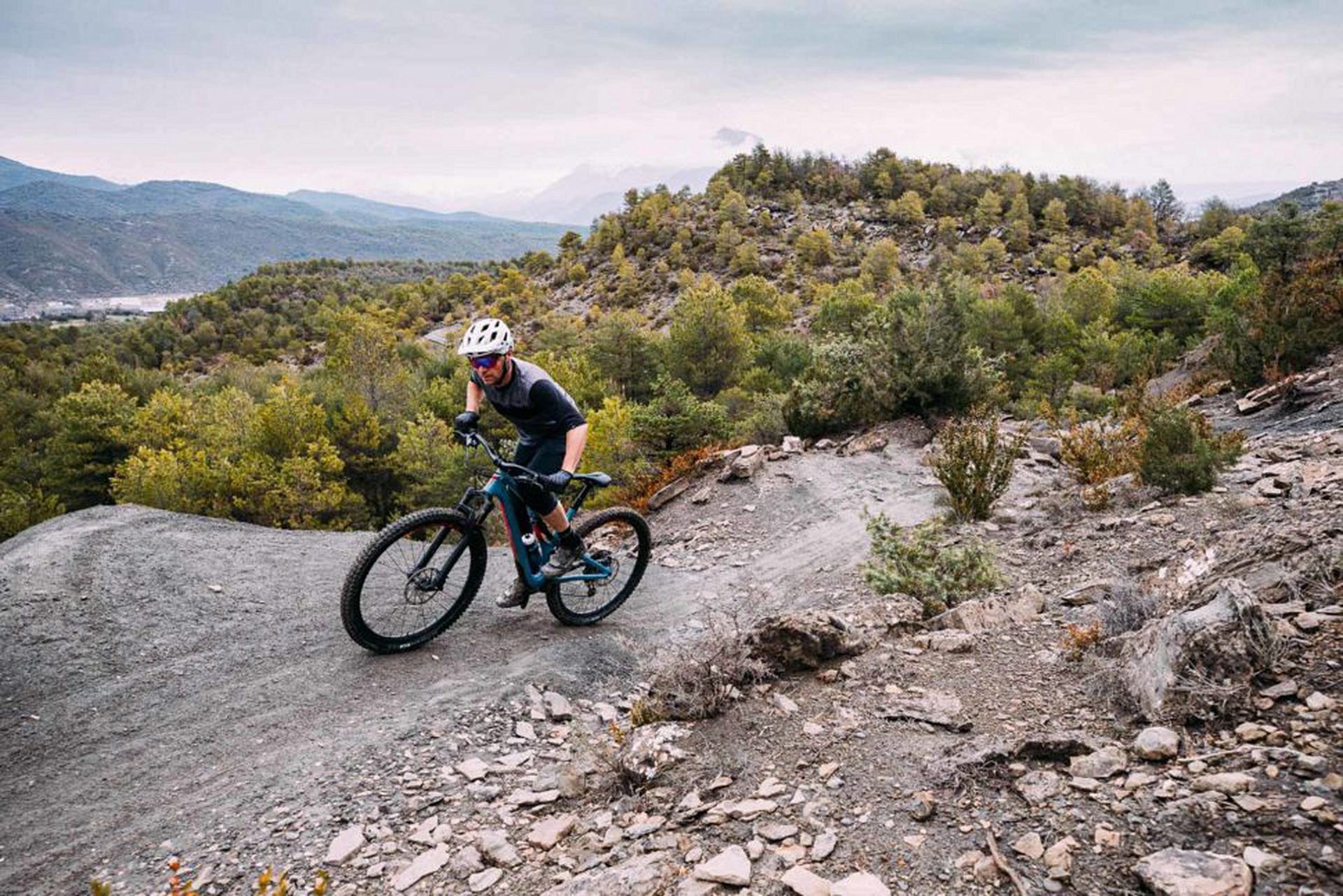 For the last few years, mid-travel 29ers have been my favorite trail-bike category. They climb well, carry excellent momentum while descending and are incredibly agile. The new Stumpjumper checks all these boxes. Photo by Harookz