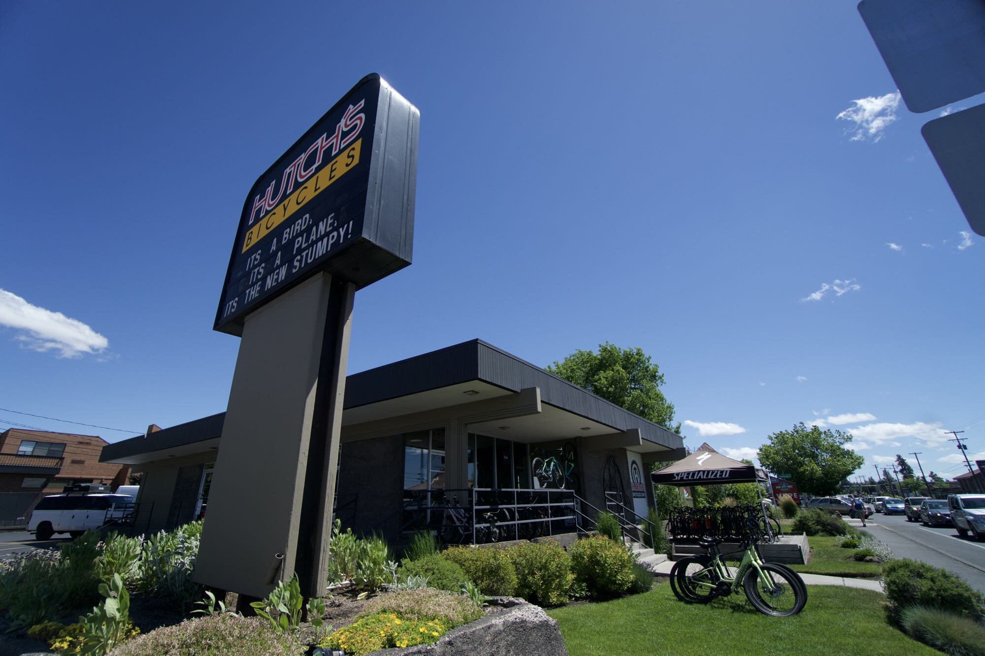 Hutchs_Bicycles_Bend_Eastside_Store_01.jpg
