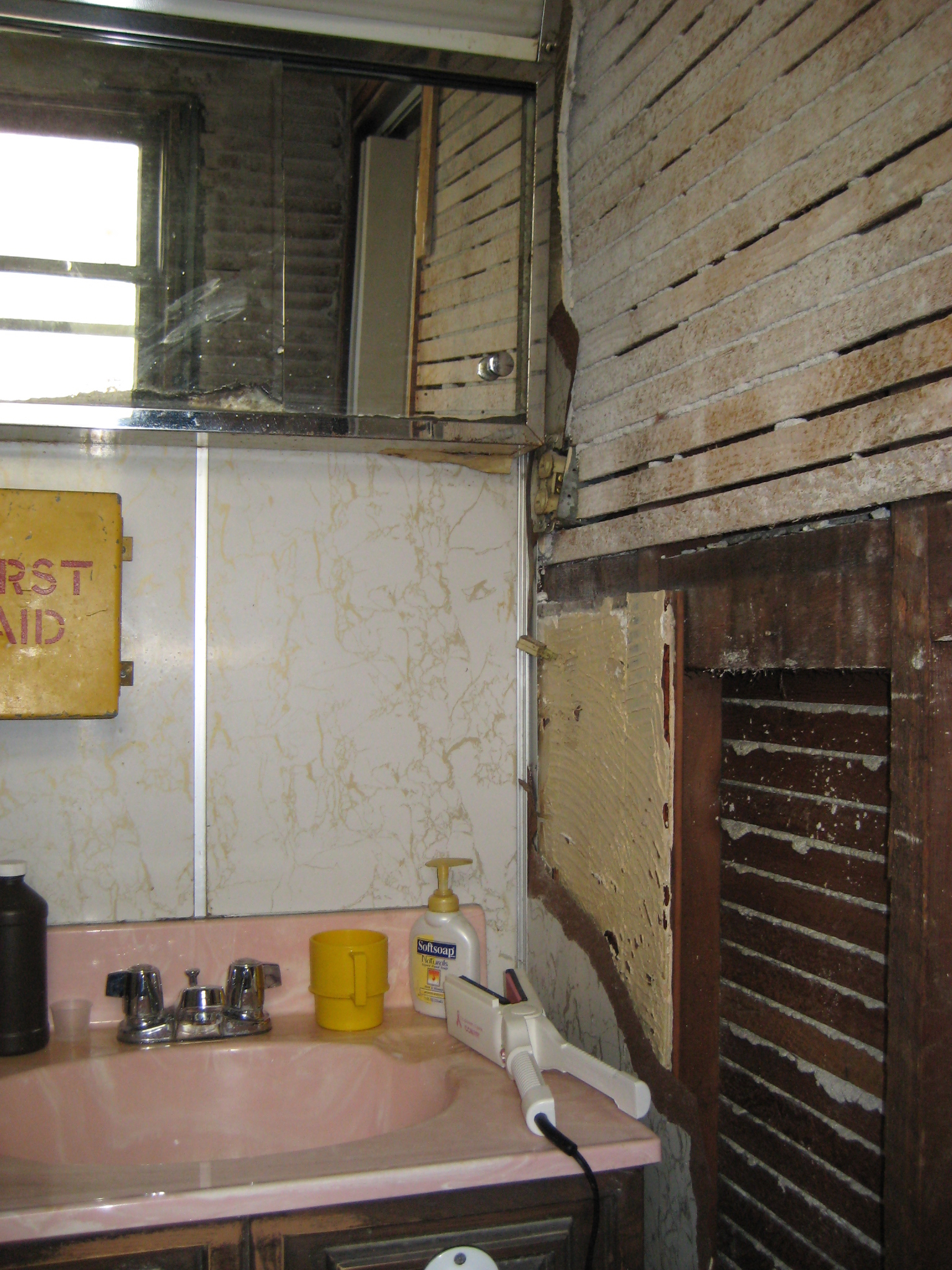 Lath and plaster in the bathroom